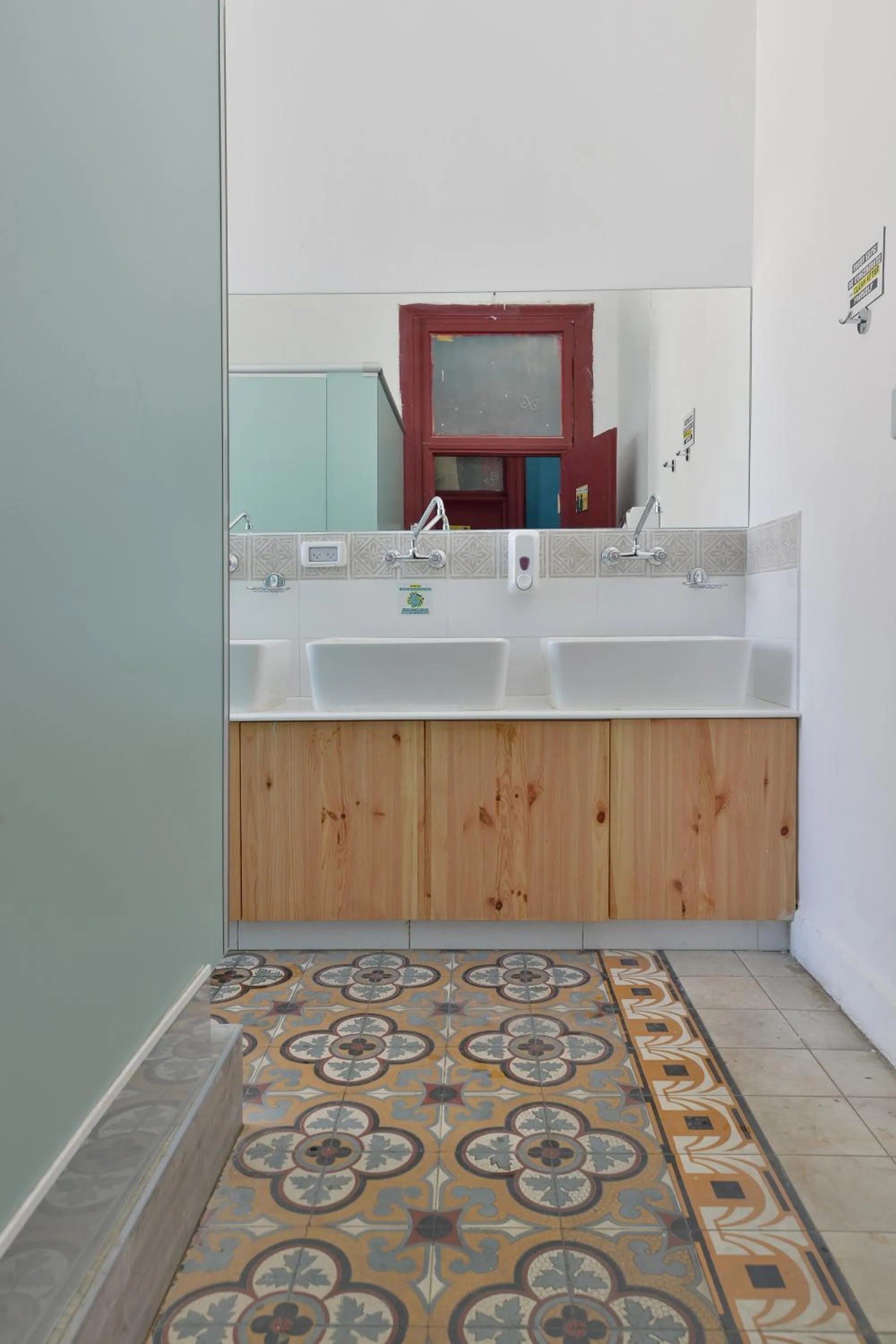 Shower in Roger's Hostel & Caravans Age 18-45