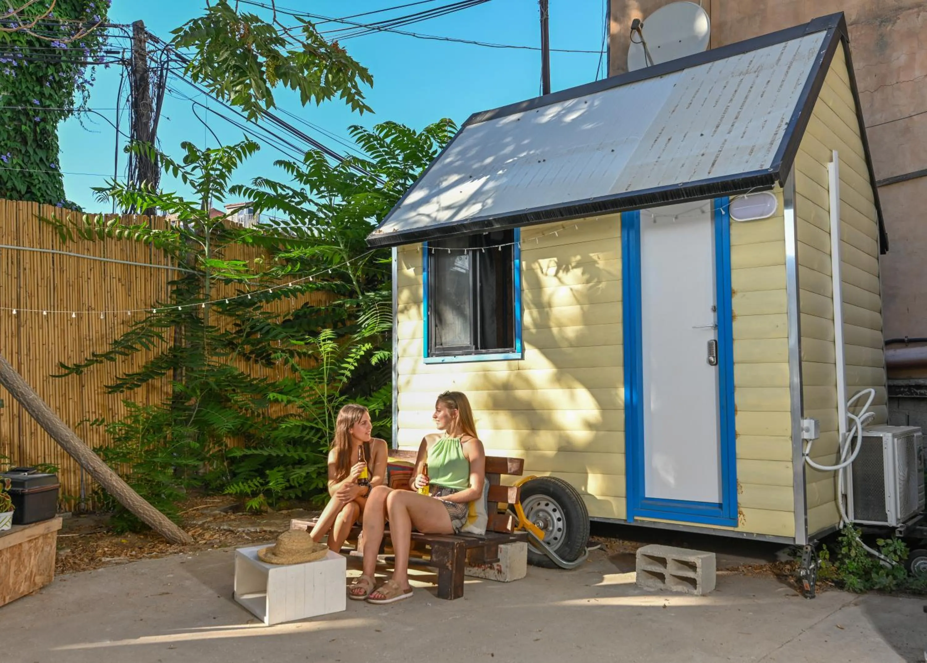 Roger's Hostel & Caravans Age 18-45