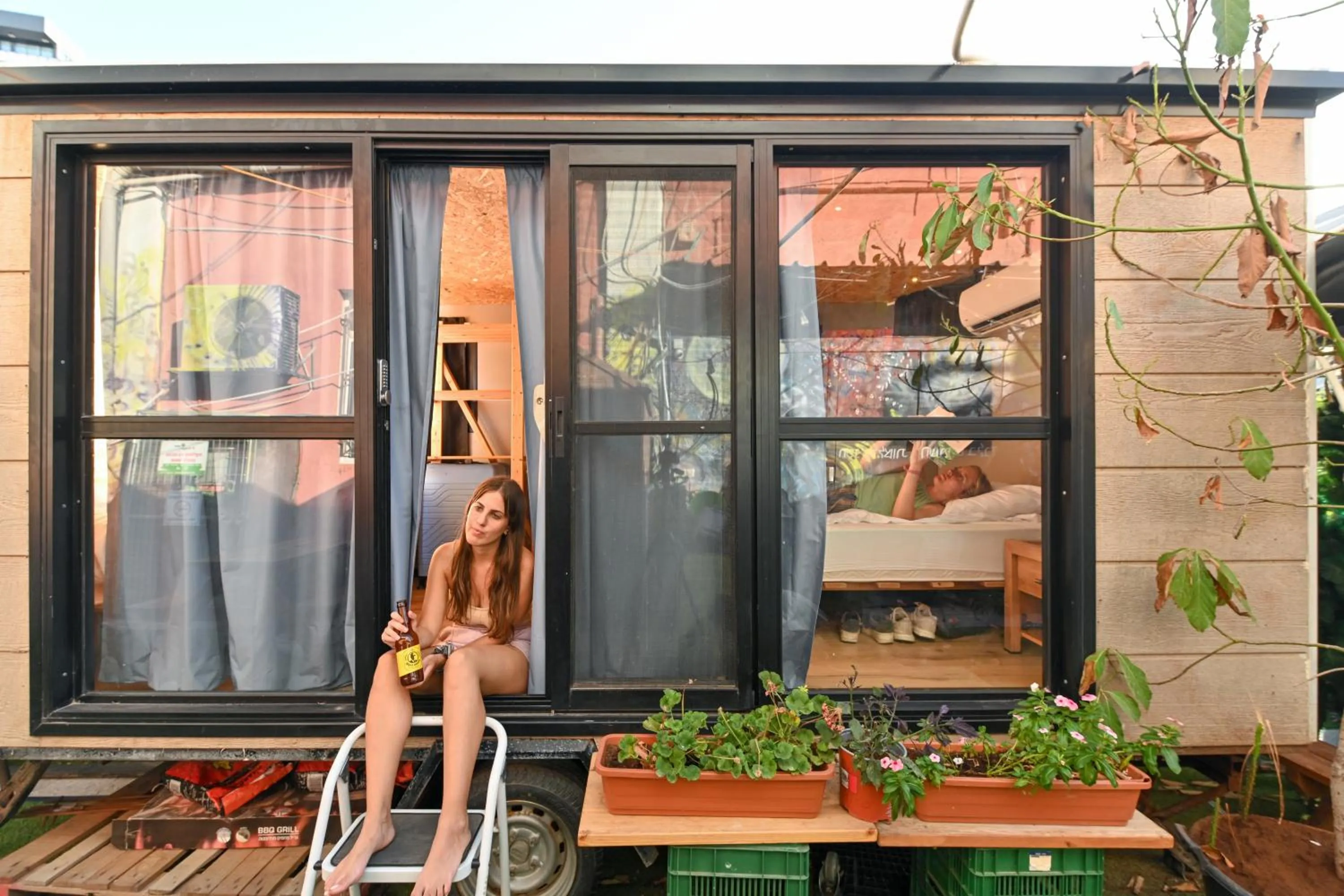 Roger's Hostel & Caravans Age 18-45