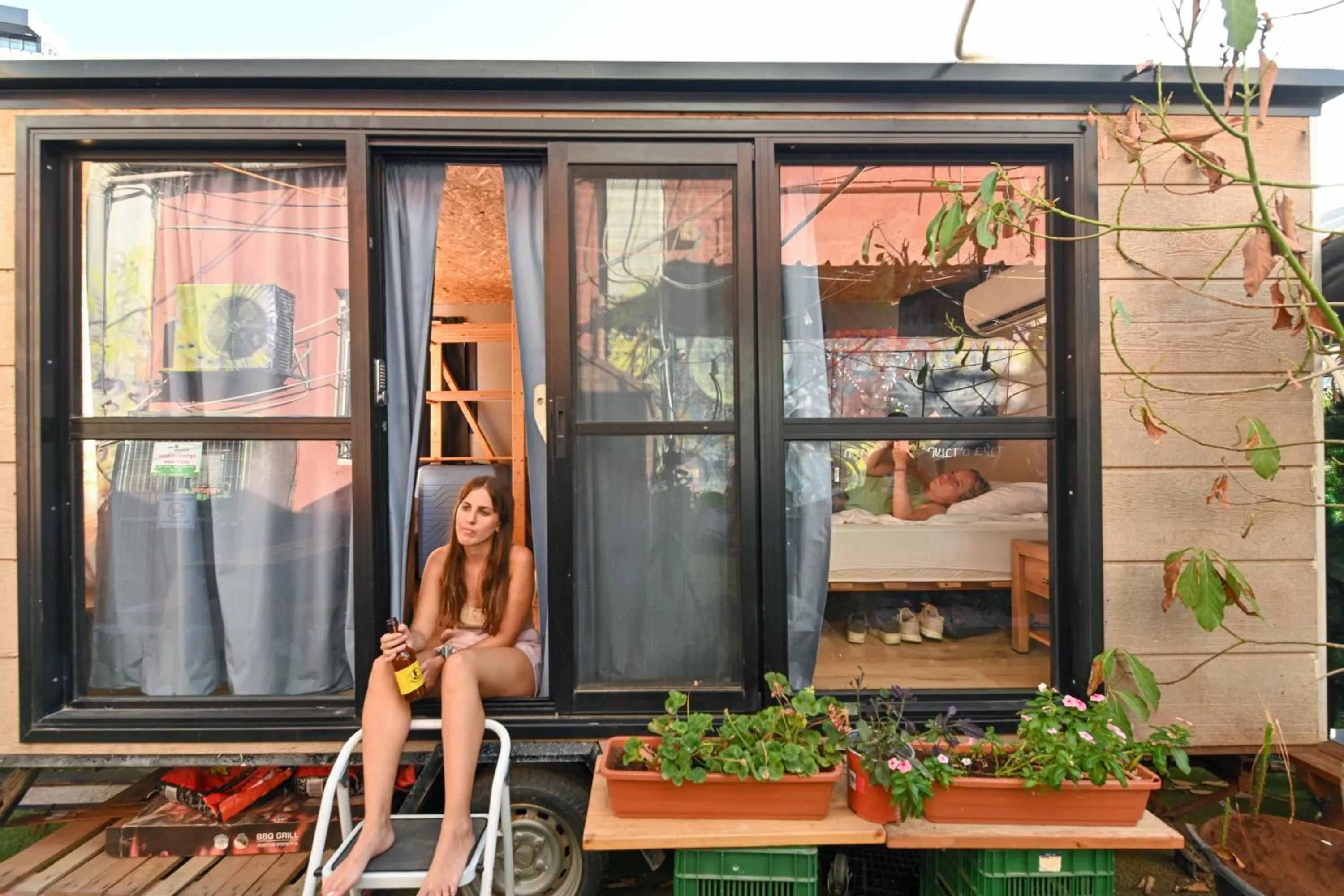 Roger's Hostel & Caravans Age 18-45