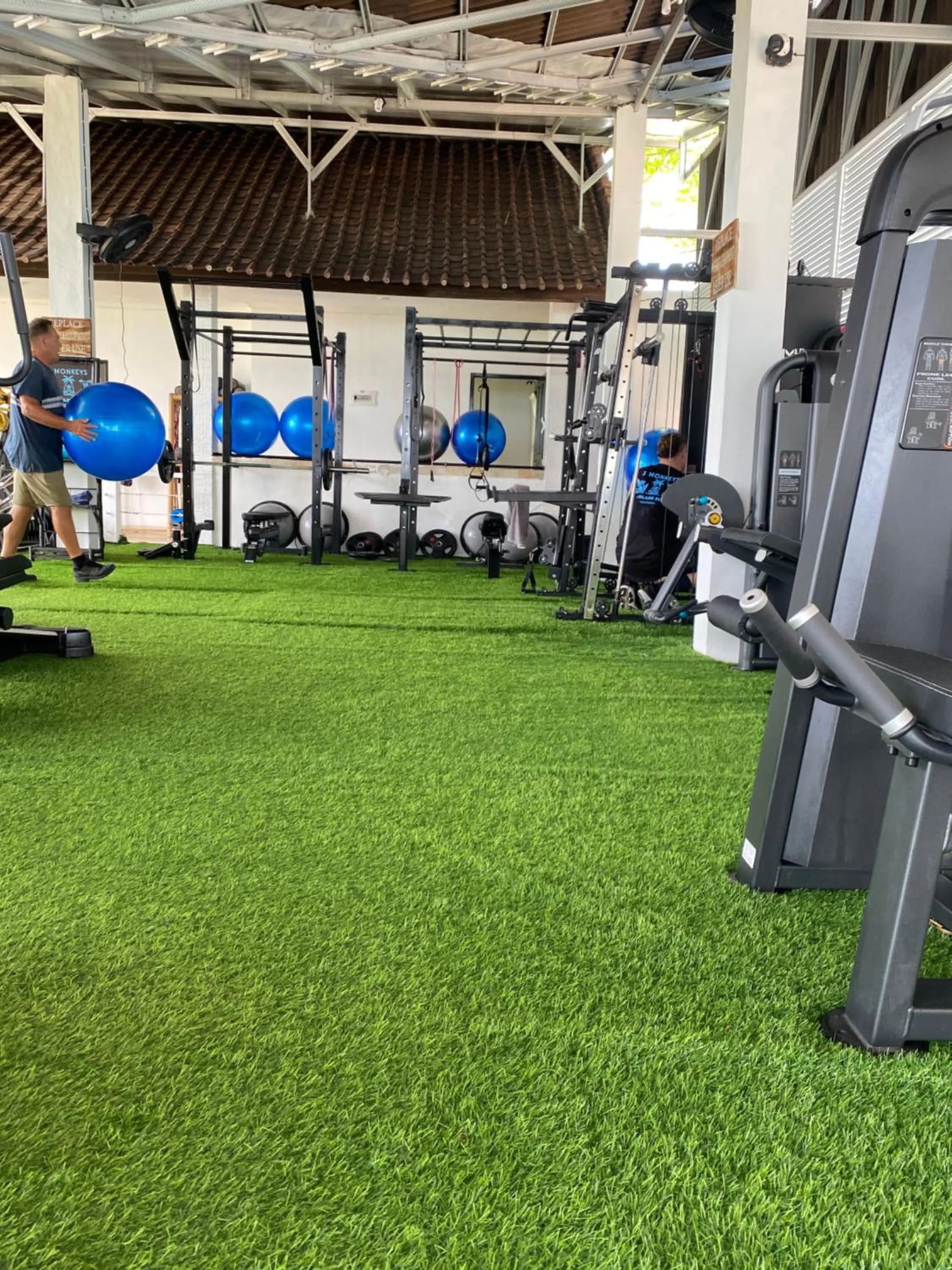 Fitness centre/facilities in 3 Monkeys Lembongan Studio apartments gym recovery centre
