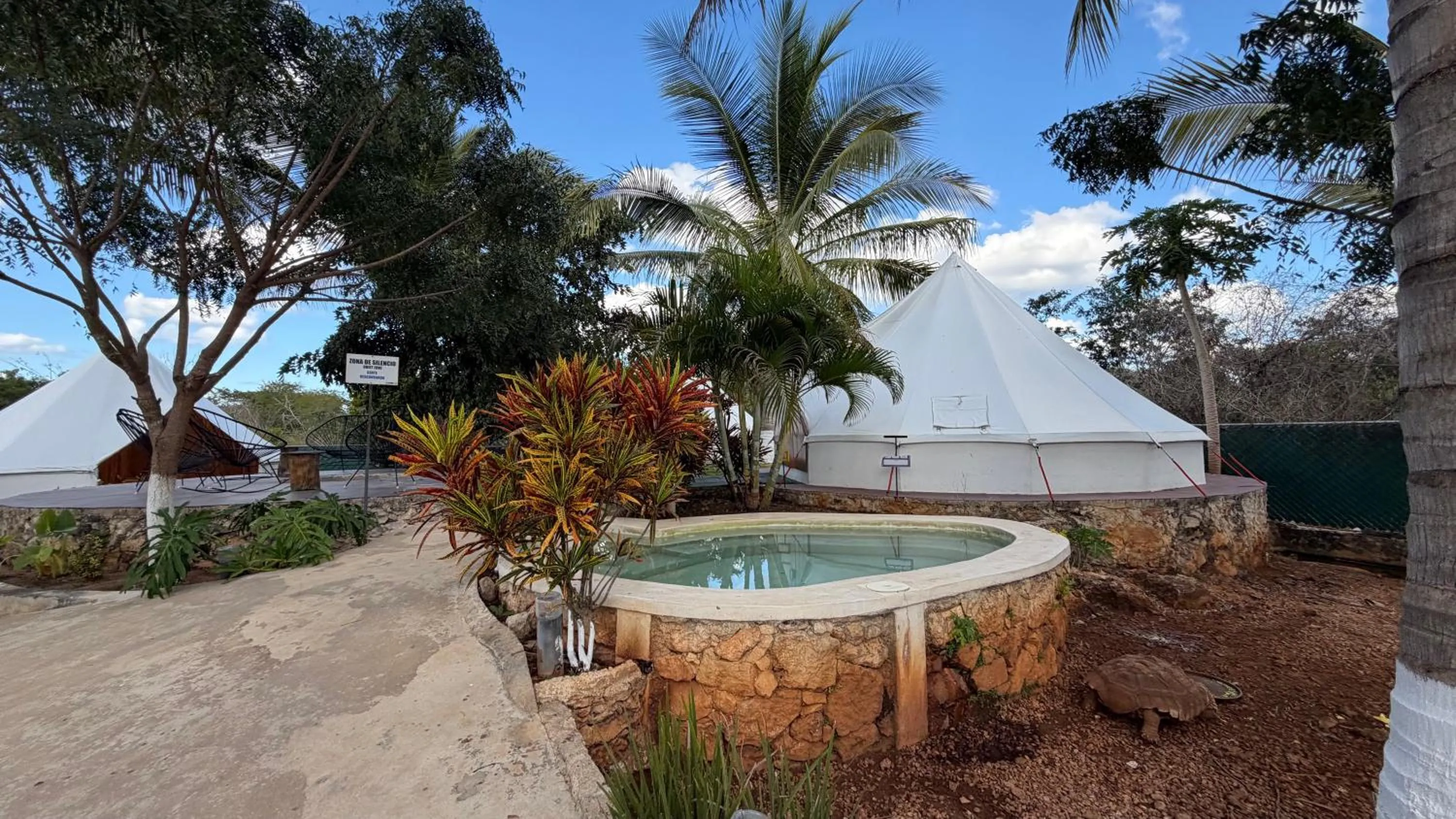 Swimming pool in Hameki