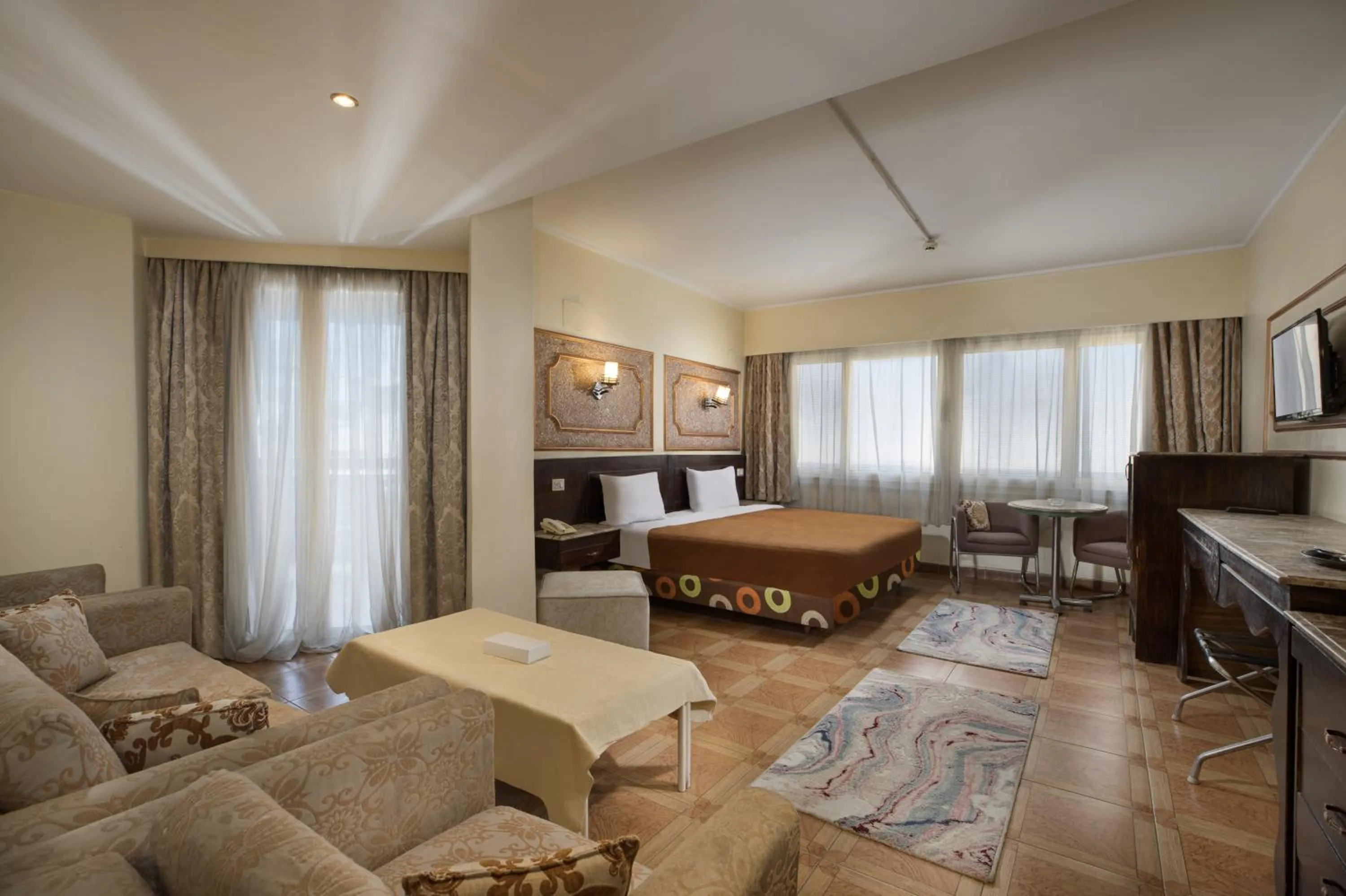 Photo of the whole room, Bed in Kanzy Hotel Cairo