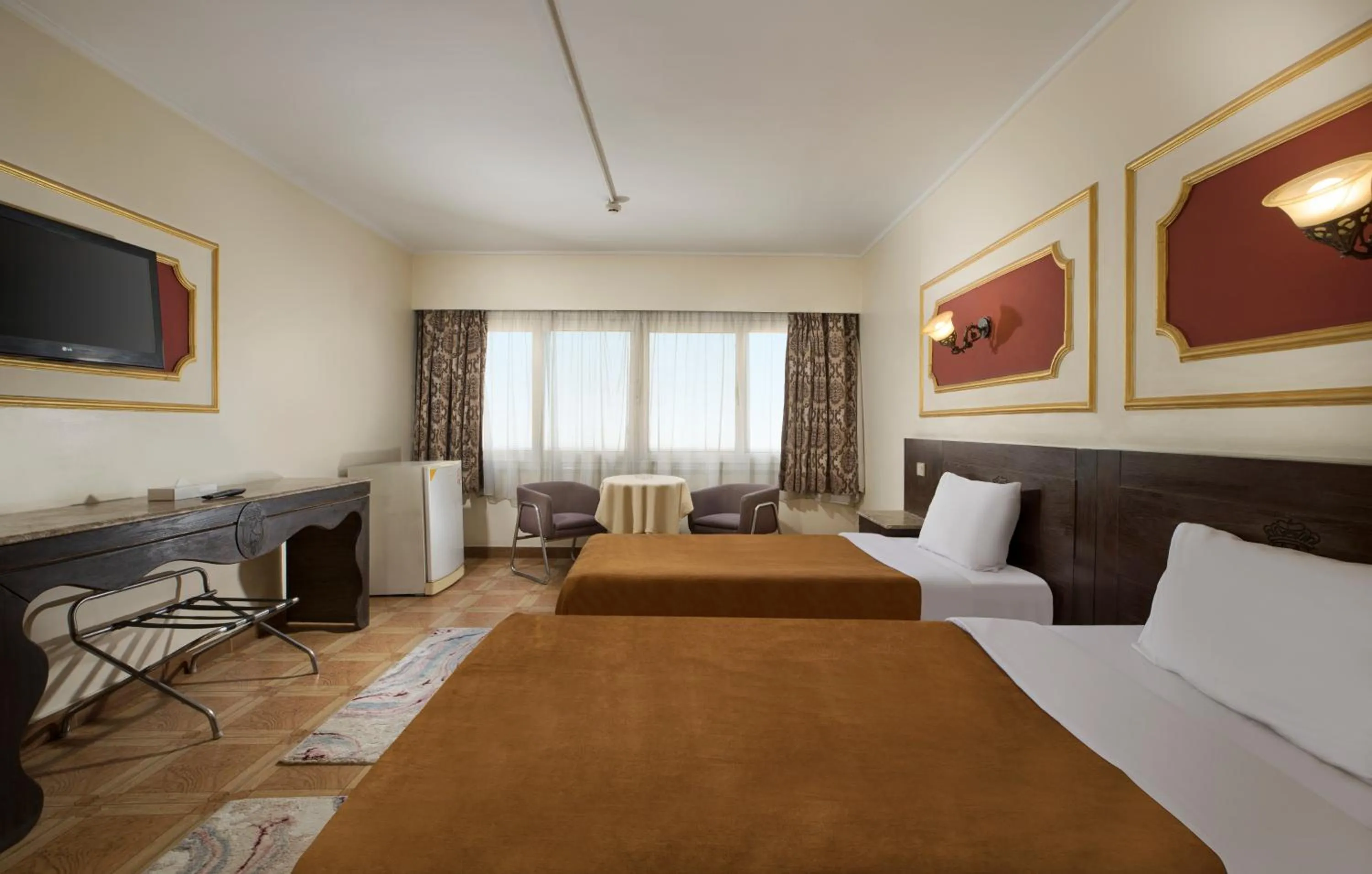 Photo of the whole room, Bed in Kanzy Hotel Cairo