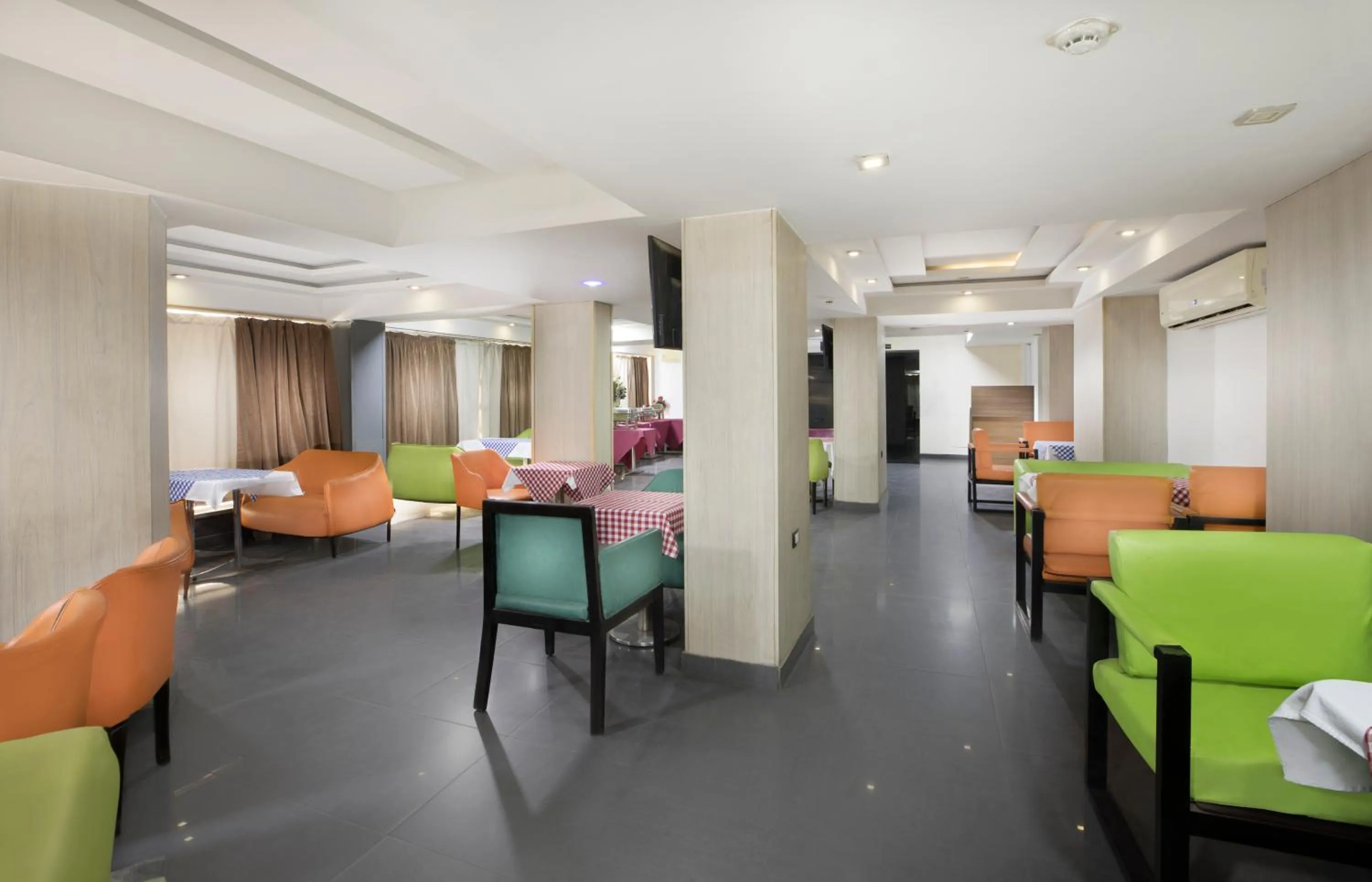 Restaurant/places to eat in Kanzy Hotel Cairo