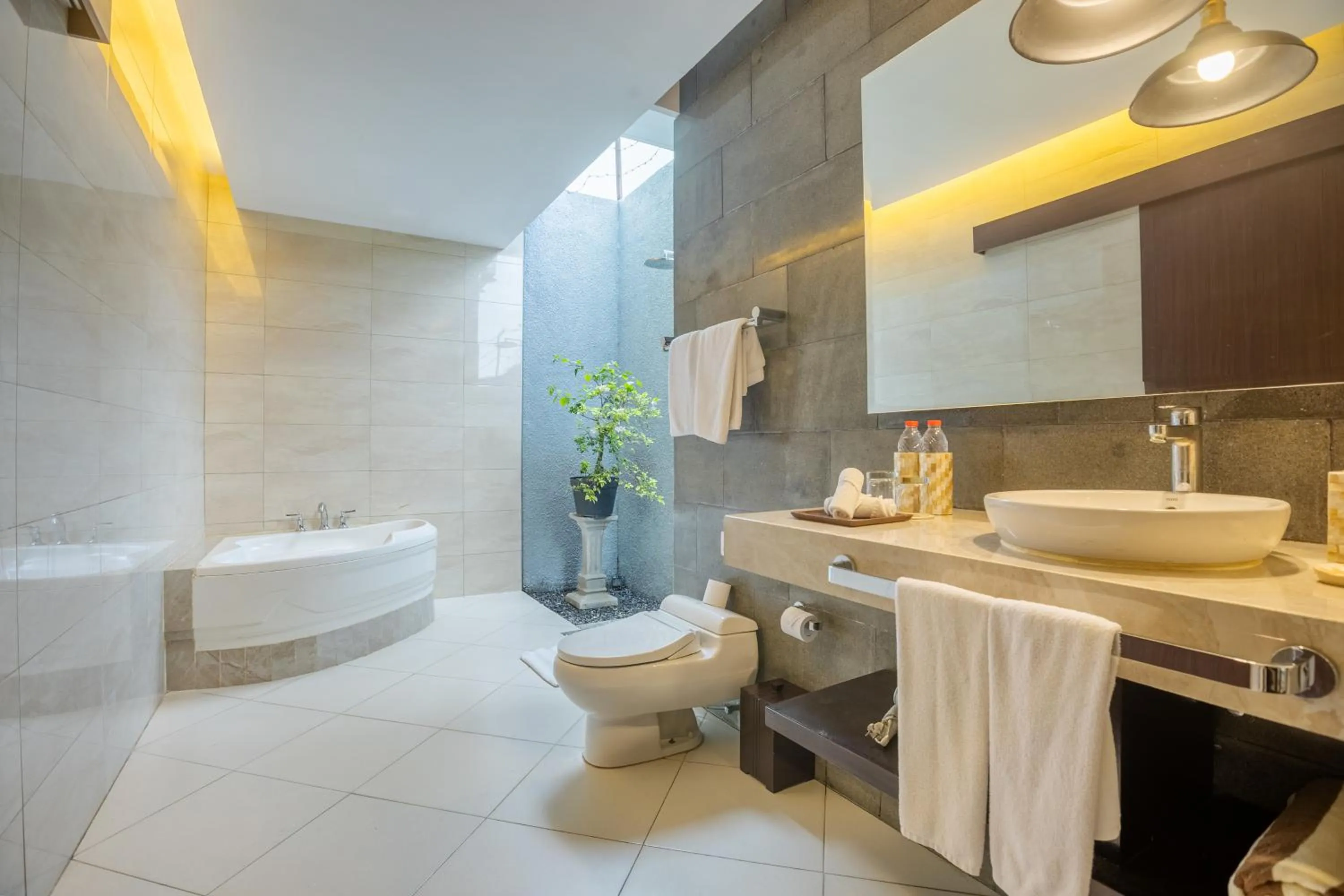 Bathroom in La Paradis Villa