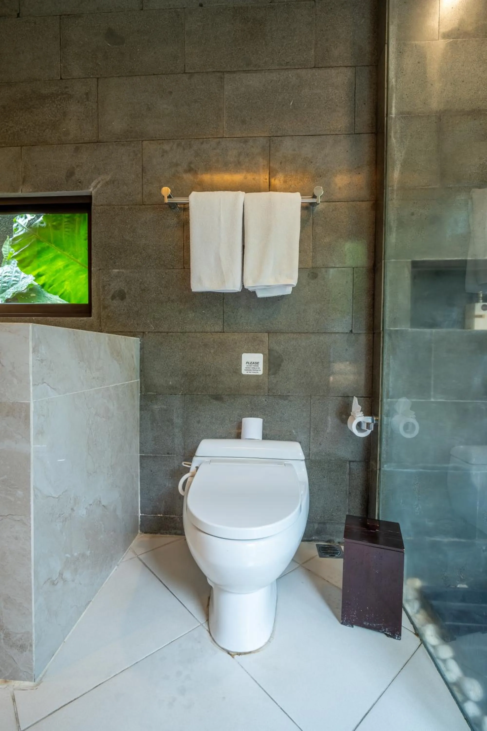 Toilet in La Paradis Villa