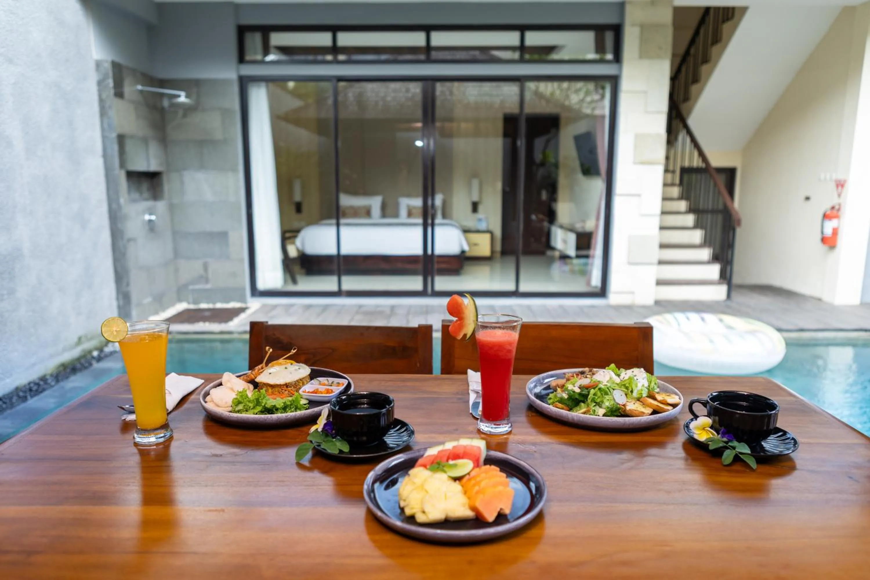 Breakfast in La Paradis Villa