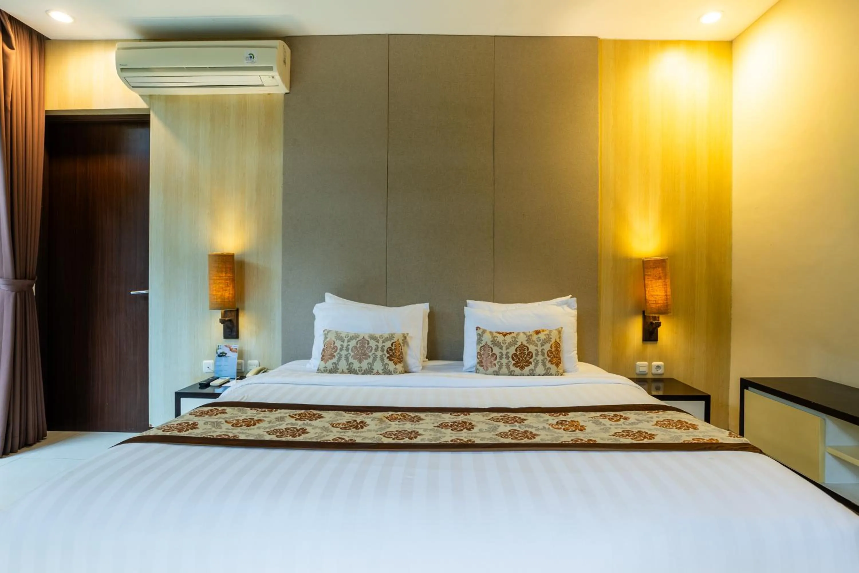 Bedroom, Bed in La Paradis Villa