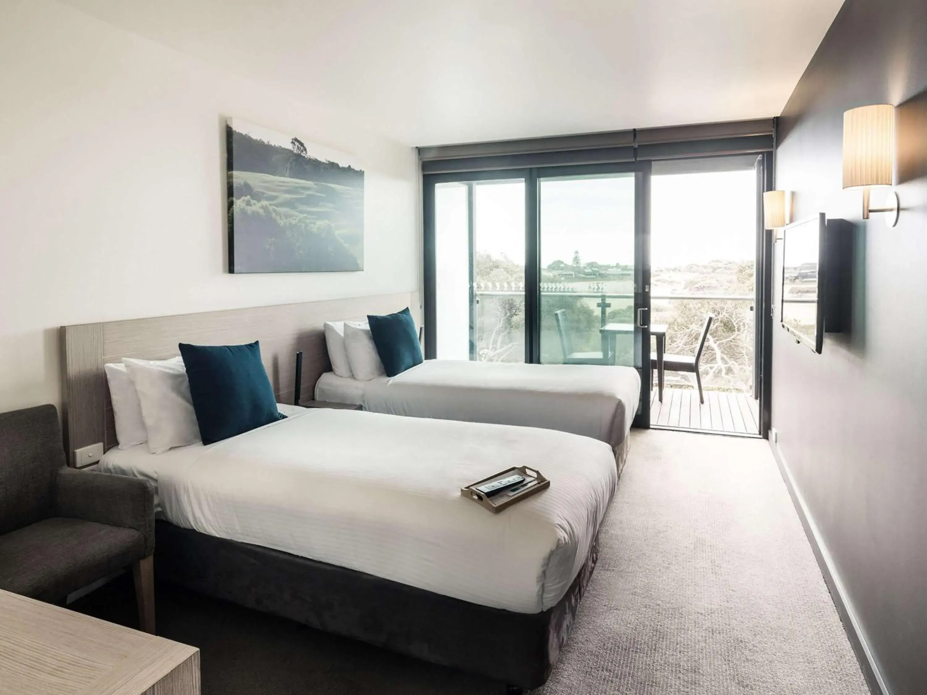 Superior King Room with Balcony and View in Mercure Portsea & Portsea Golf Club Superior King Room with Balcony and View in Mercure Portsea & Portsea Golf Club