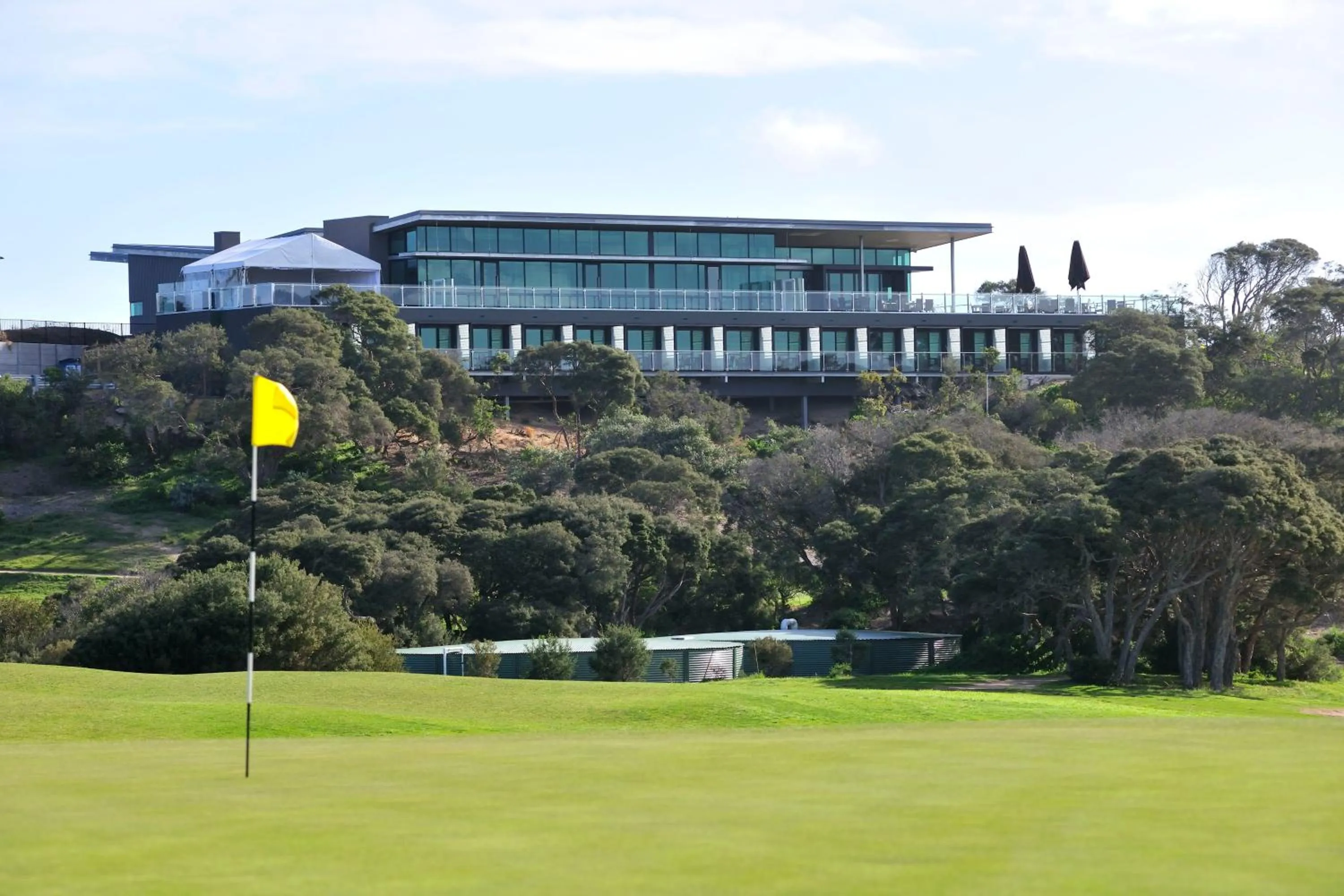 Property building in Mercure Portsea & Portsea Golf Club