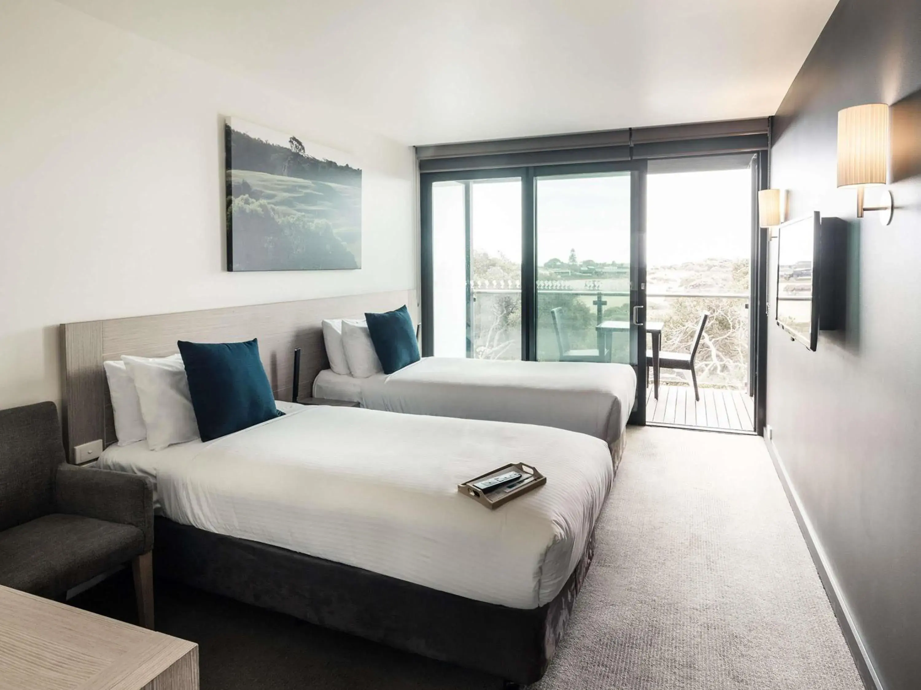 Superior King Room with Balcony and View in Mercure Portsea & Portsea Golf Club Superior King Room with Balcony and View in Mercure Portsea & Portsea Golf Club