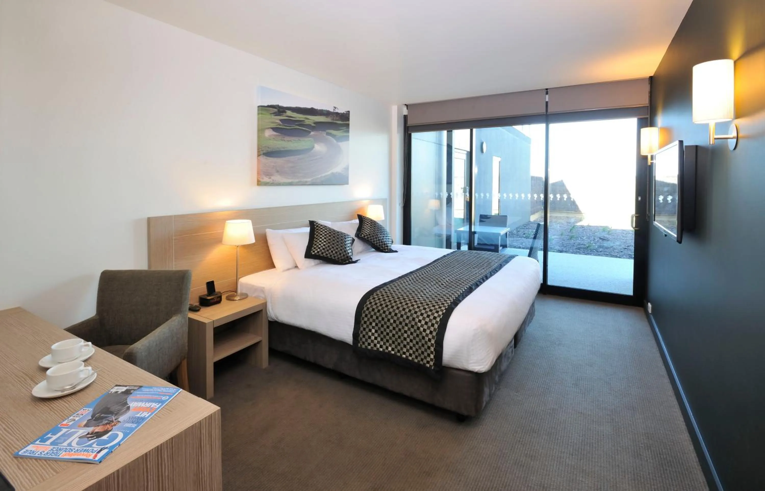 Photo of the whole room, Bed in Mercure Portsea & Portsea Golf Club