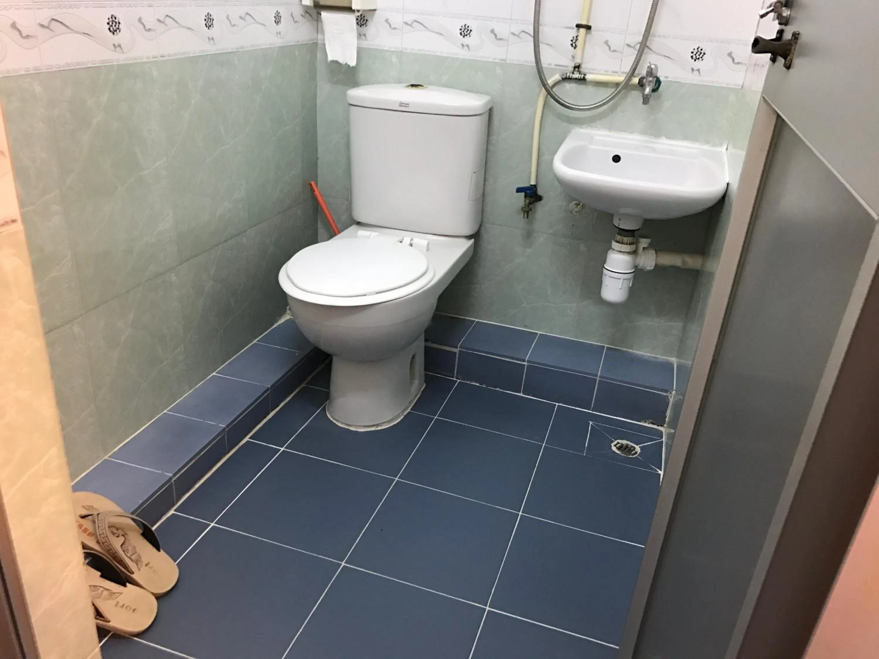 Bathroom in Beverly Guest House