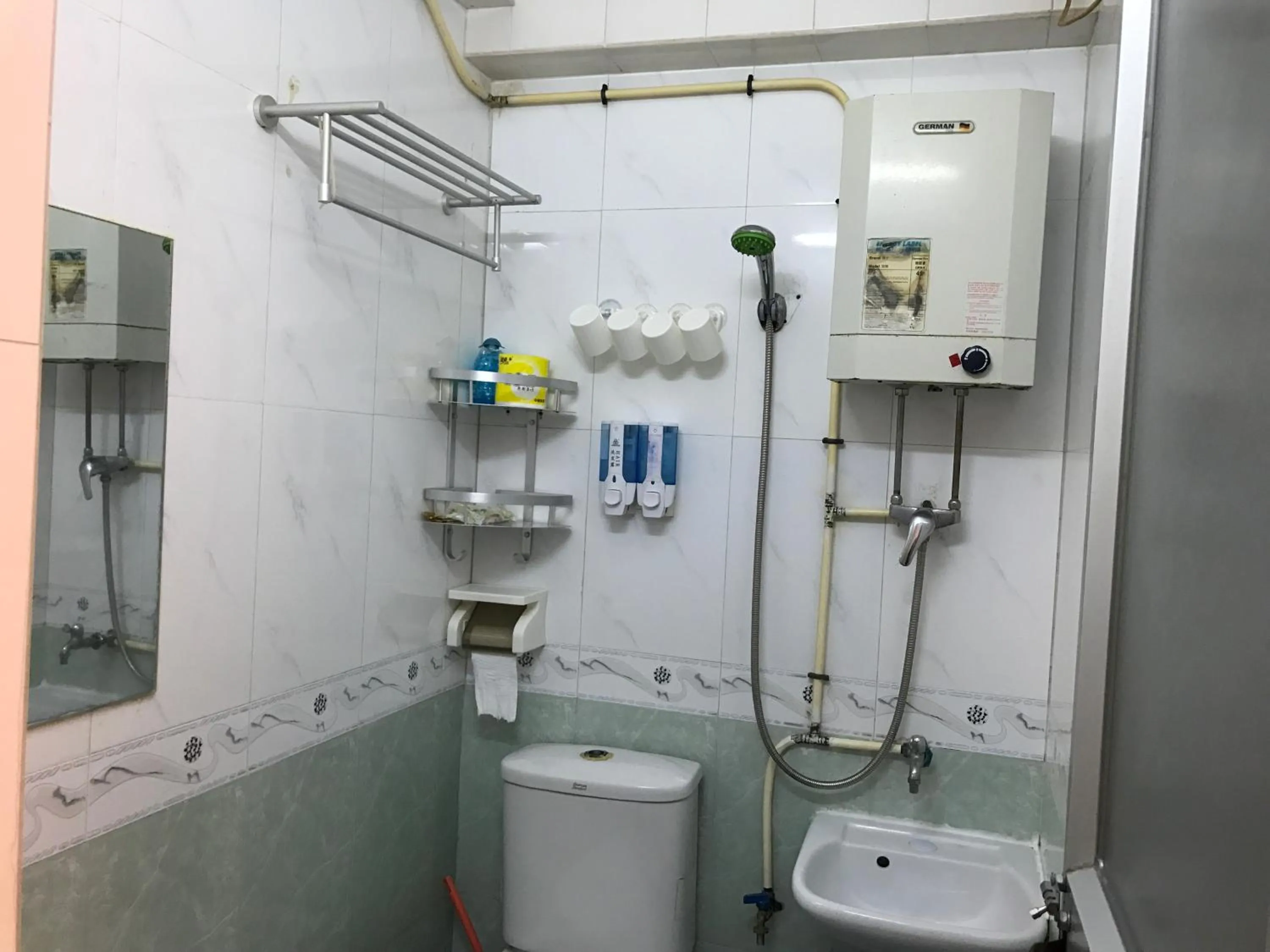 Bathroom in Beverly Guest House