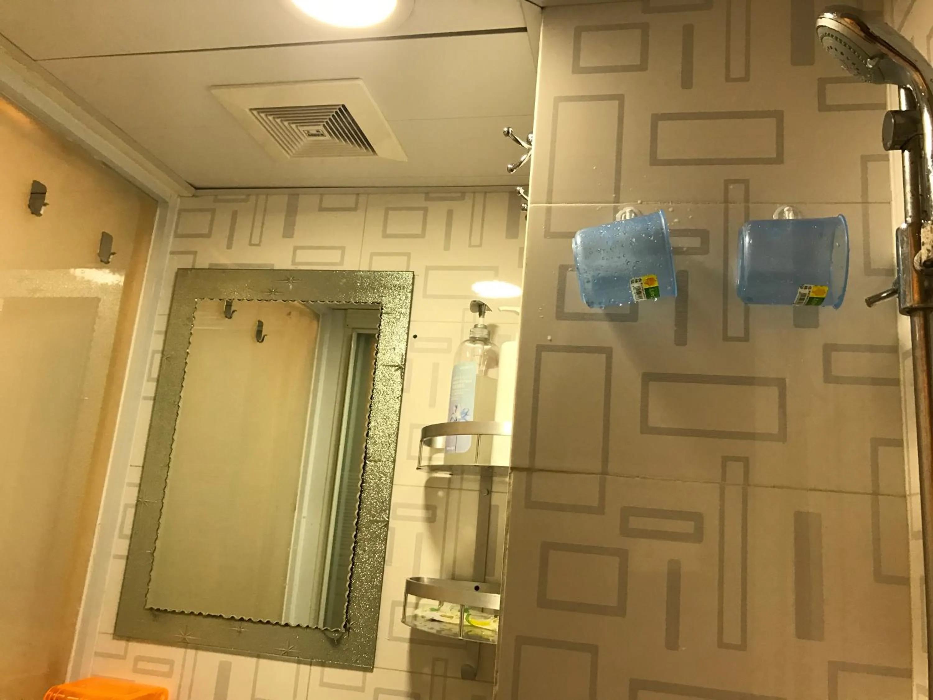 Bathroom in Beverly Guest House