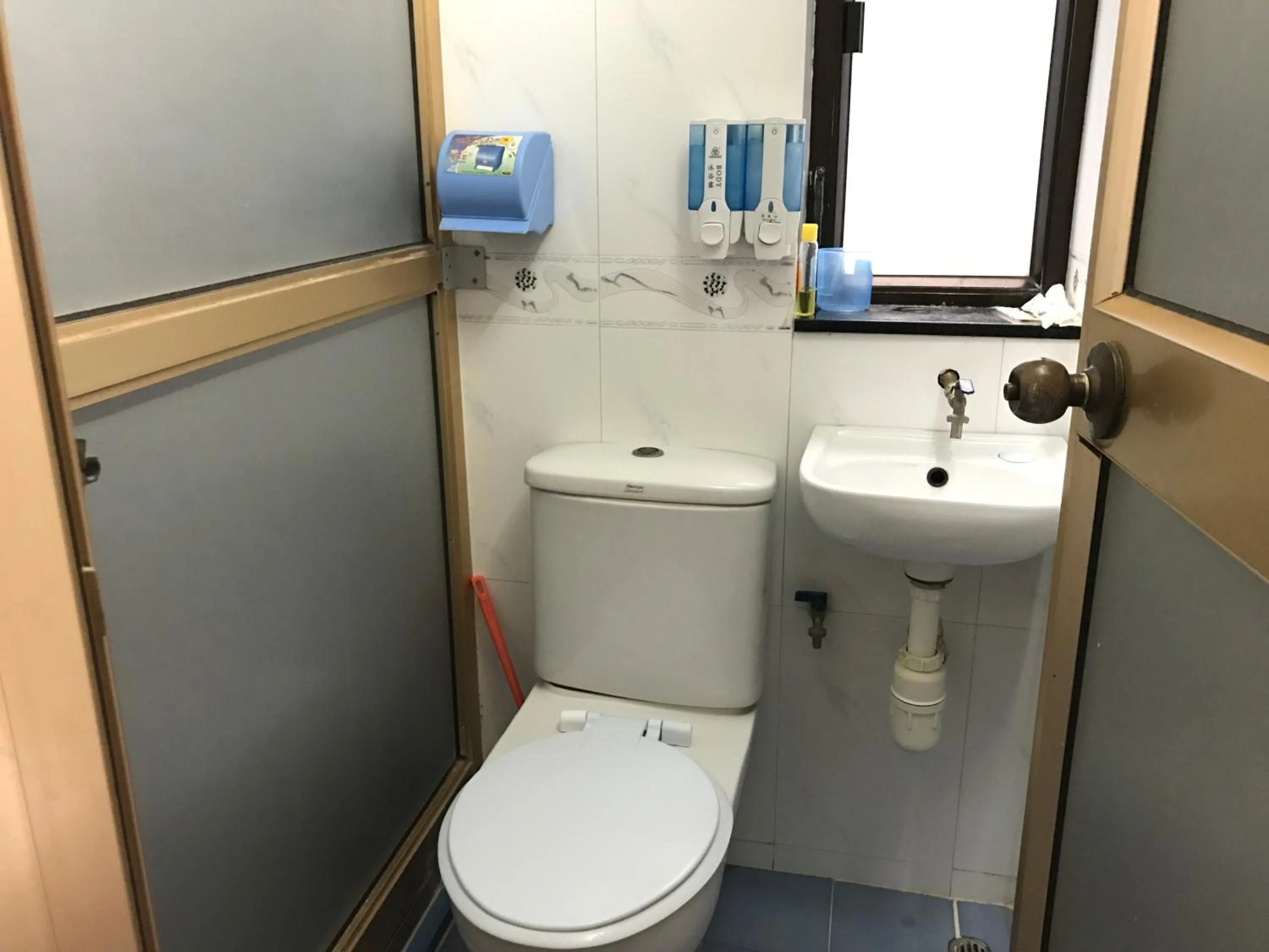 Bathroom in Beverly Guest House