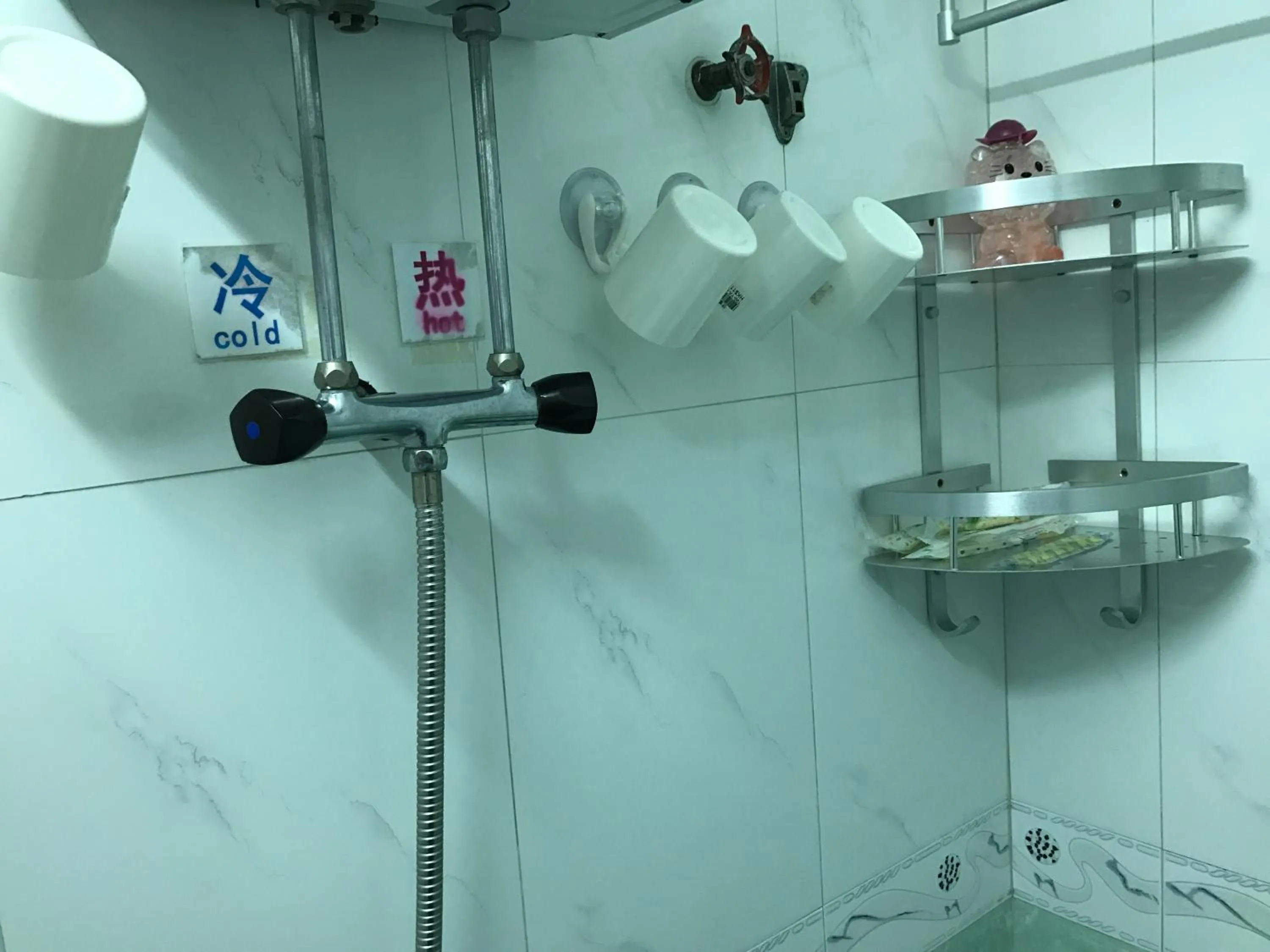 Bathroom in Beverly Guest House