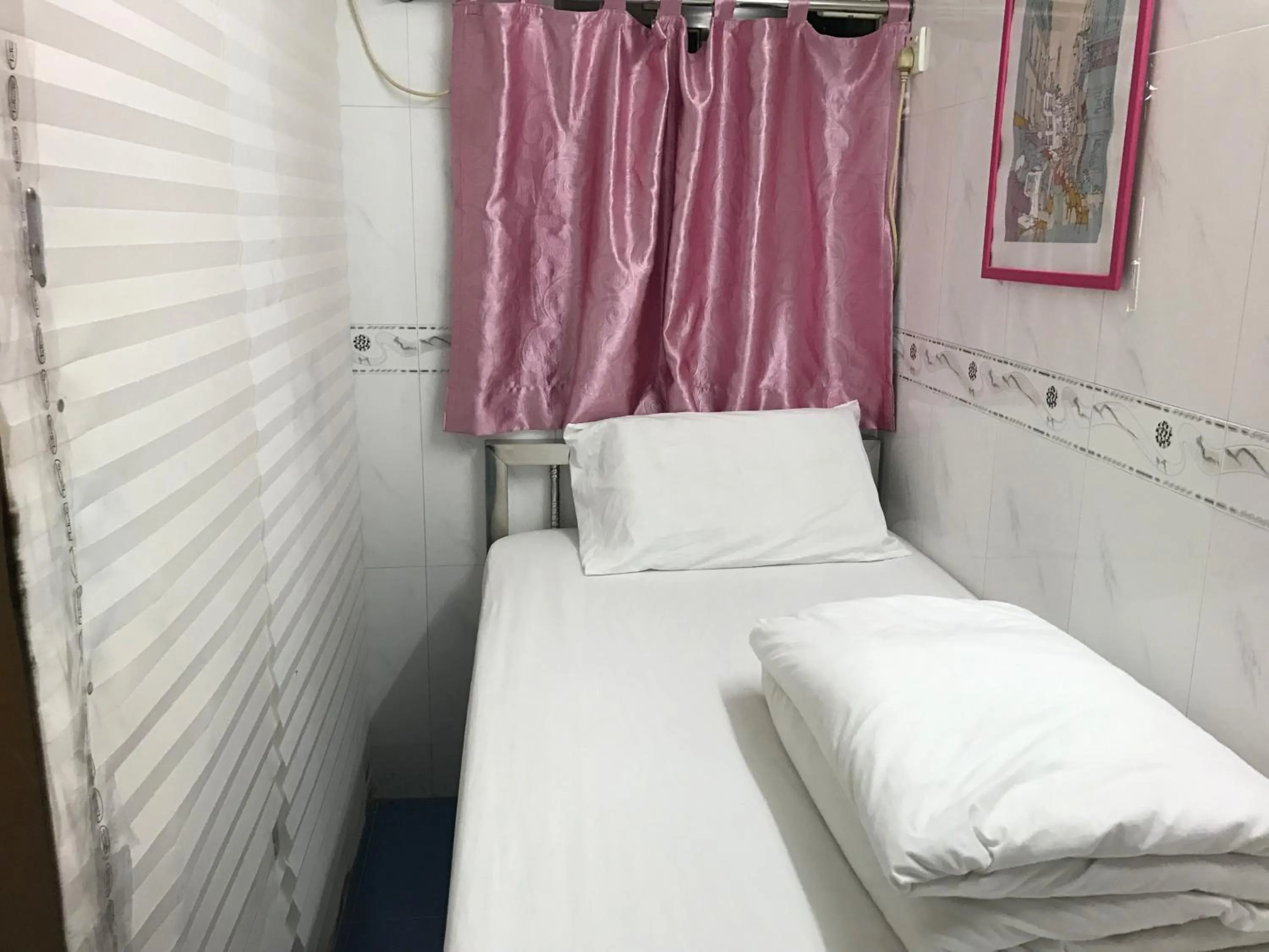 Bathroom, Bed in Beverly Guest House