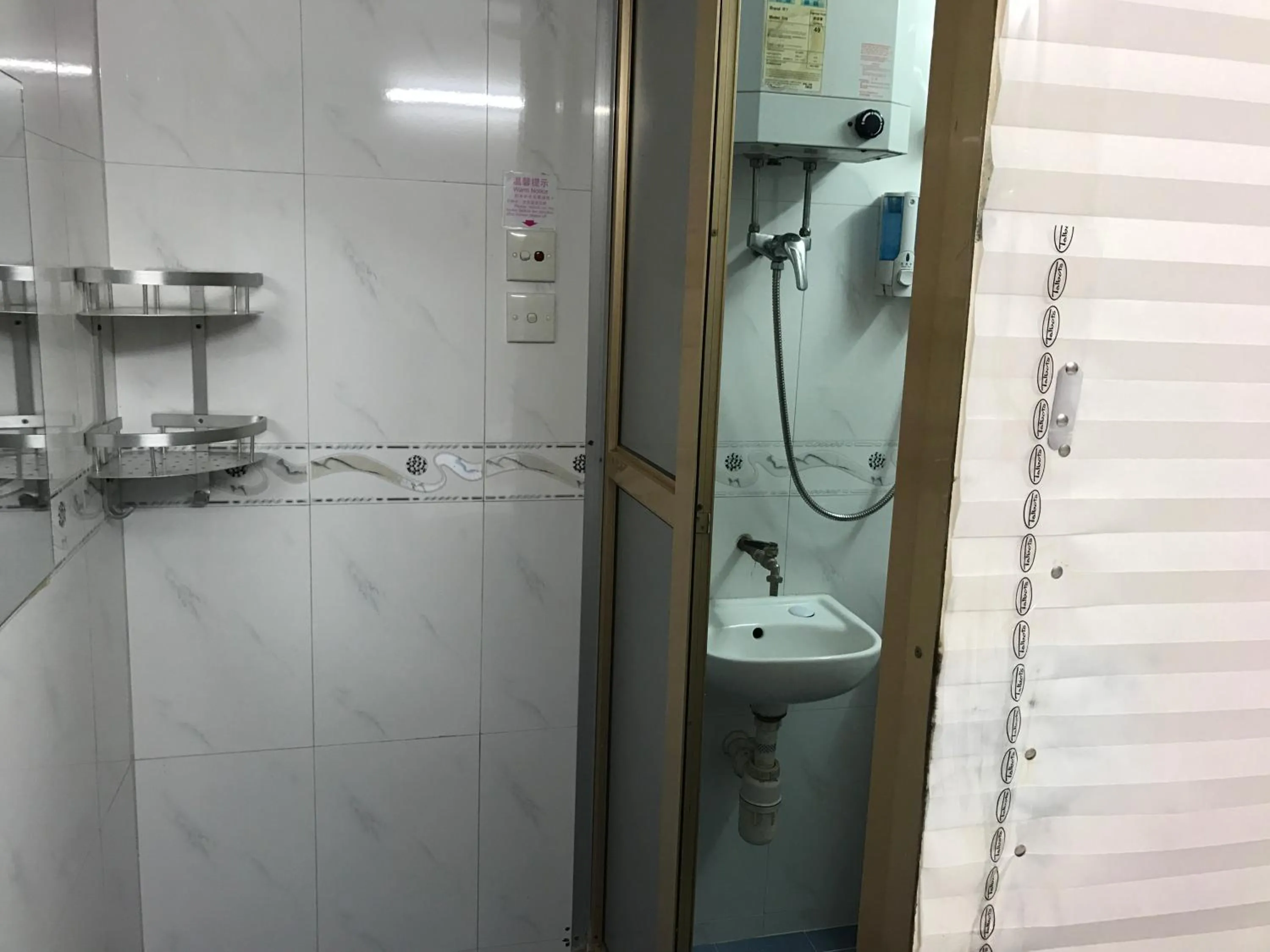 Photo of the whole room in Beverly Guest House