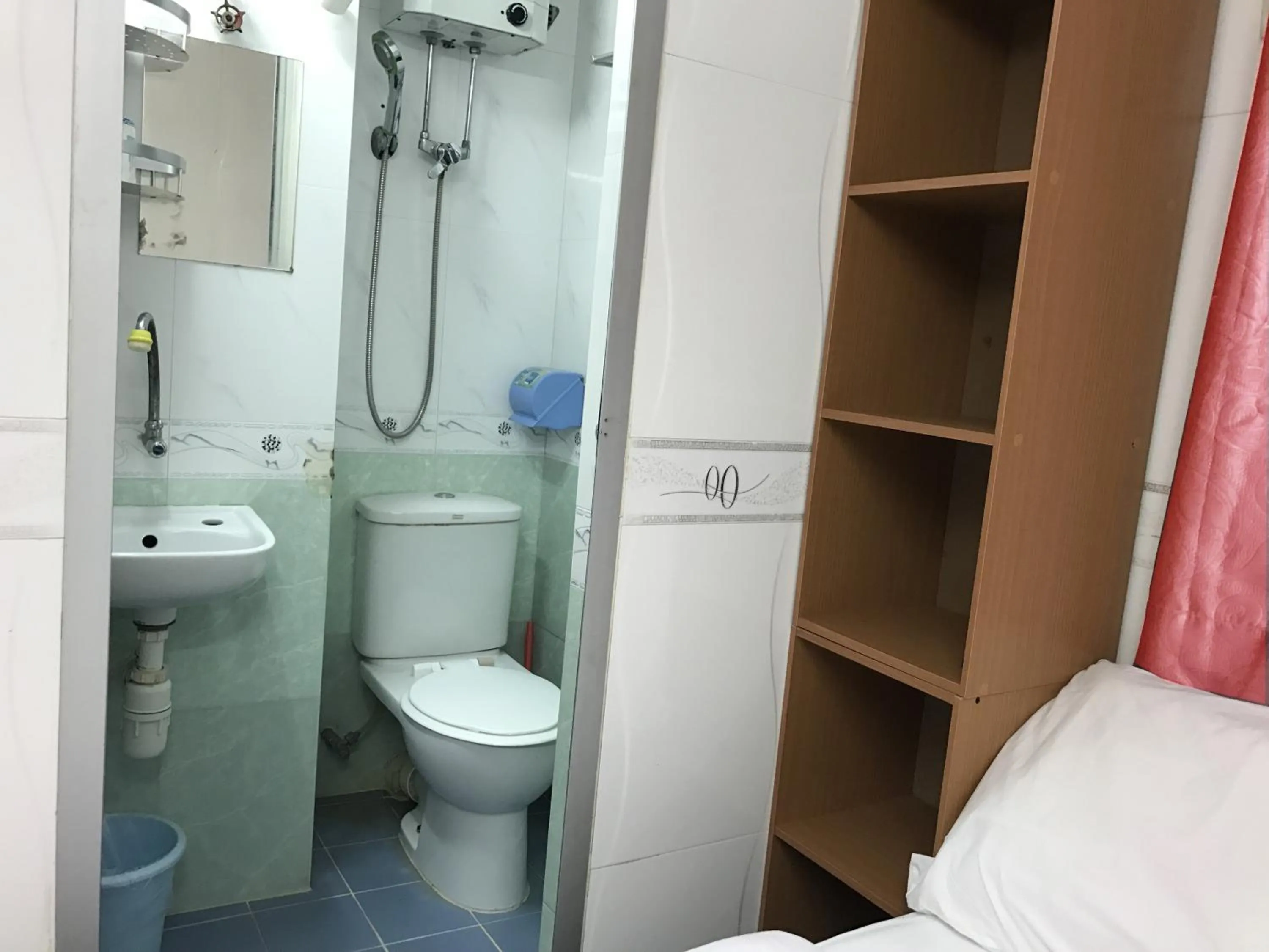 Photo of the whole room in Beverly Guest House