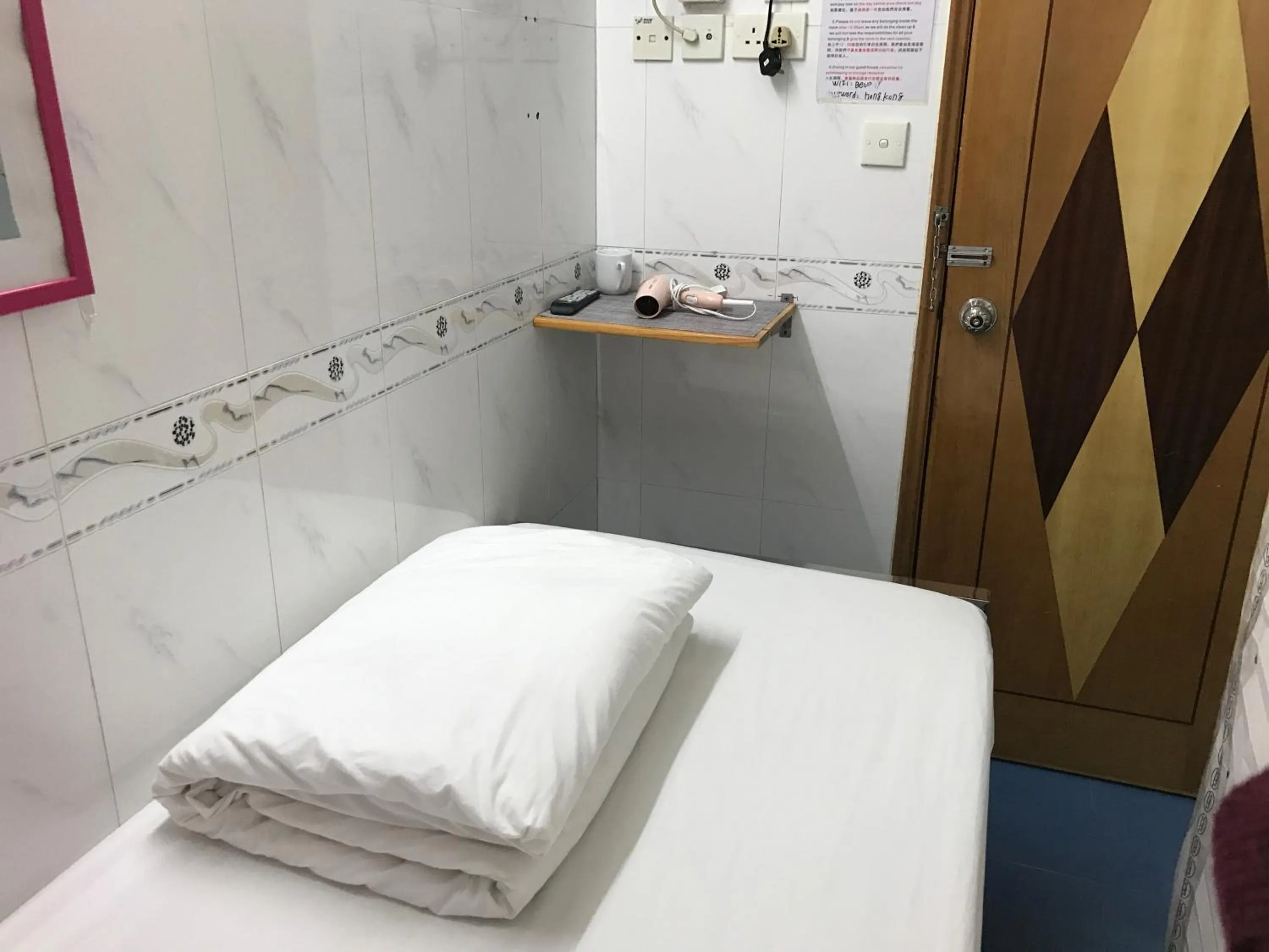 Photo of the whole room, Bed in Beverly Guest House