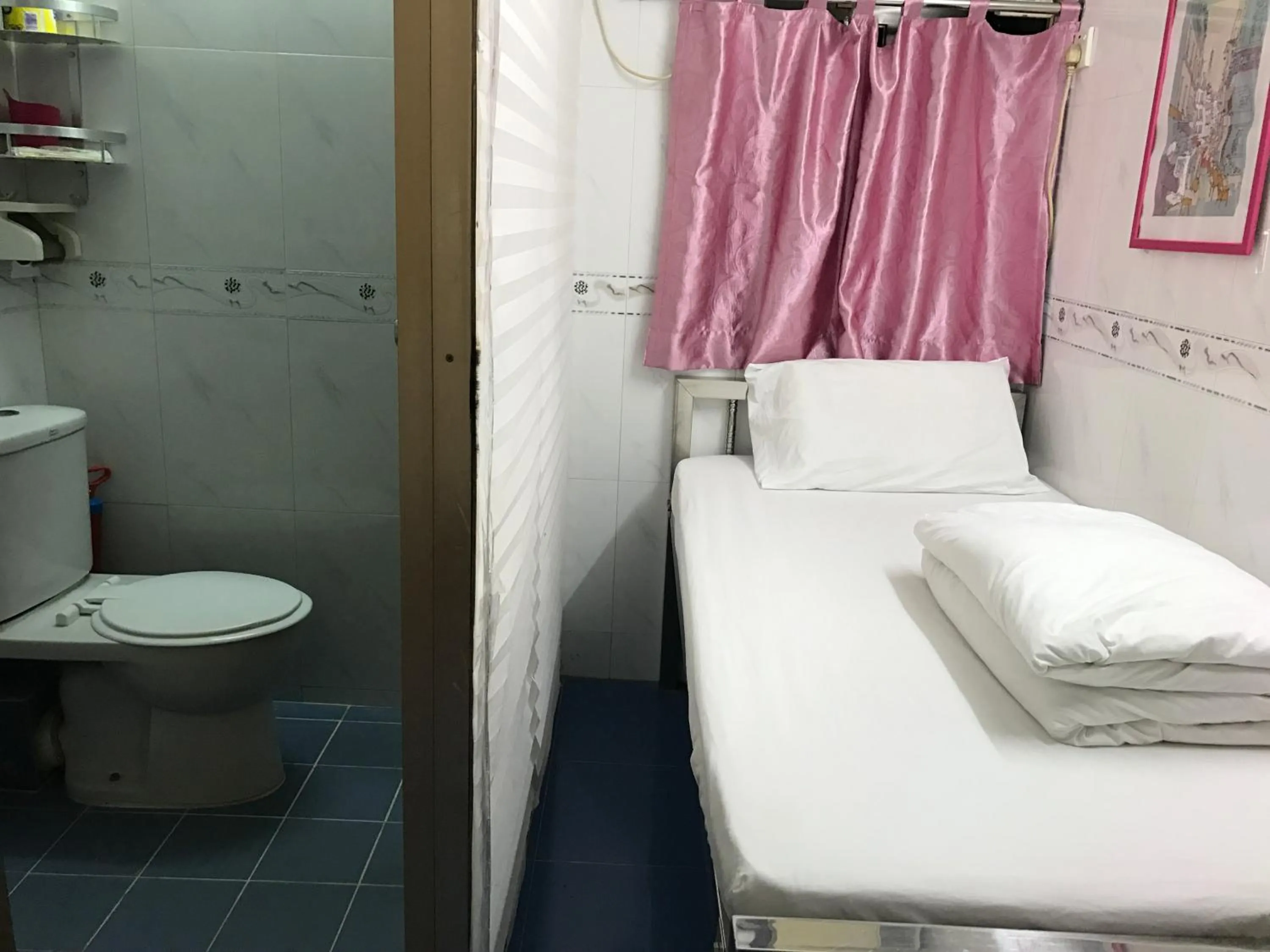 Photo of the whole room, Bed in Beverly Guest House