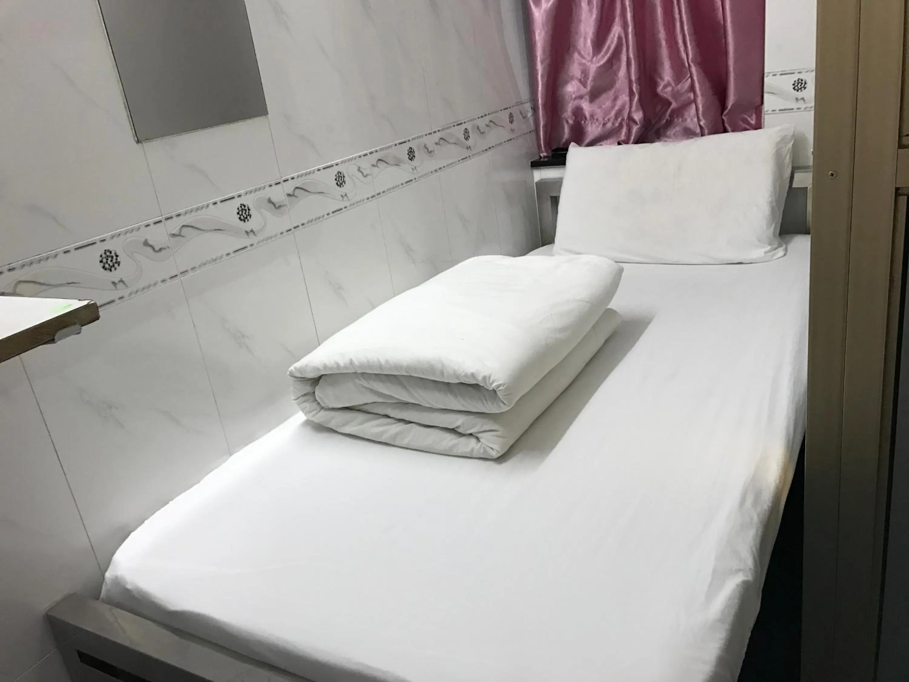 Photo of the whole room, Bed in Beverly Guest House