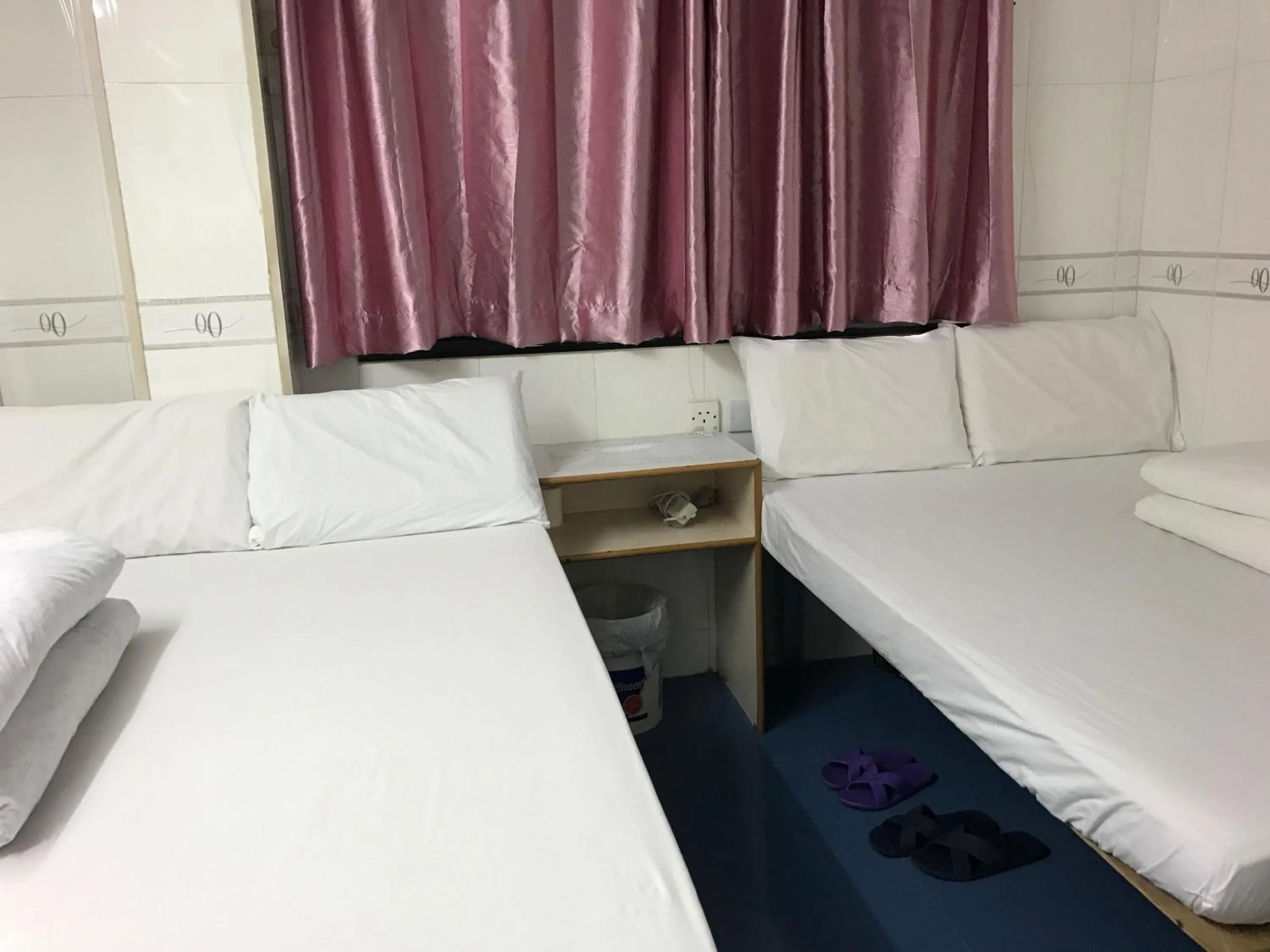 Decorative detail, Bed in Beverly Guest House