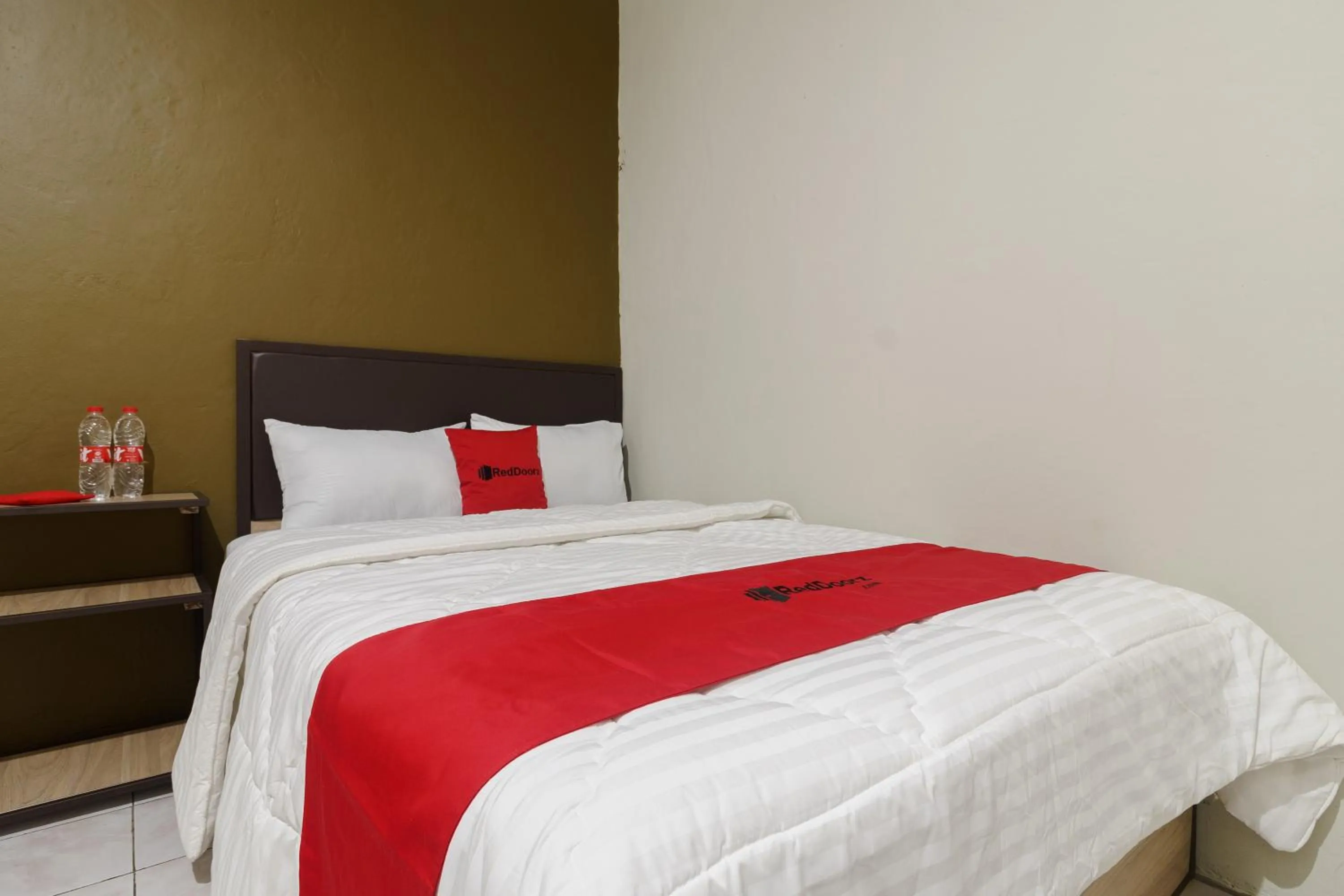 Bedroom, Bed in RedDoorz near Cikampek Mall Karawang