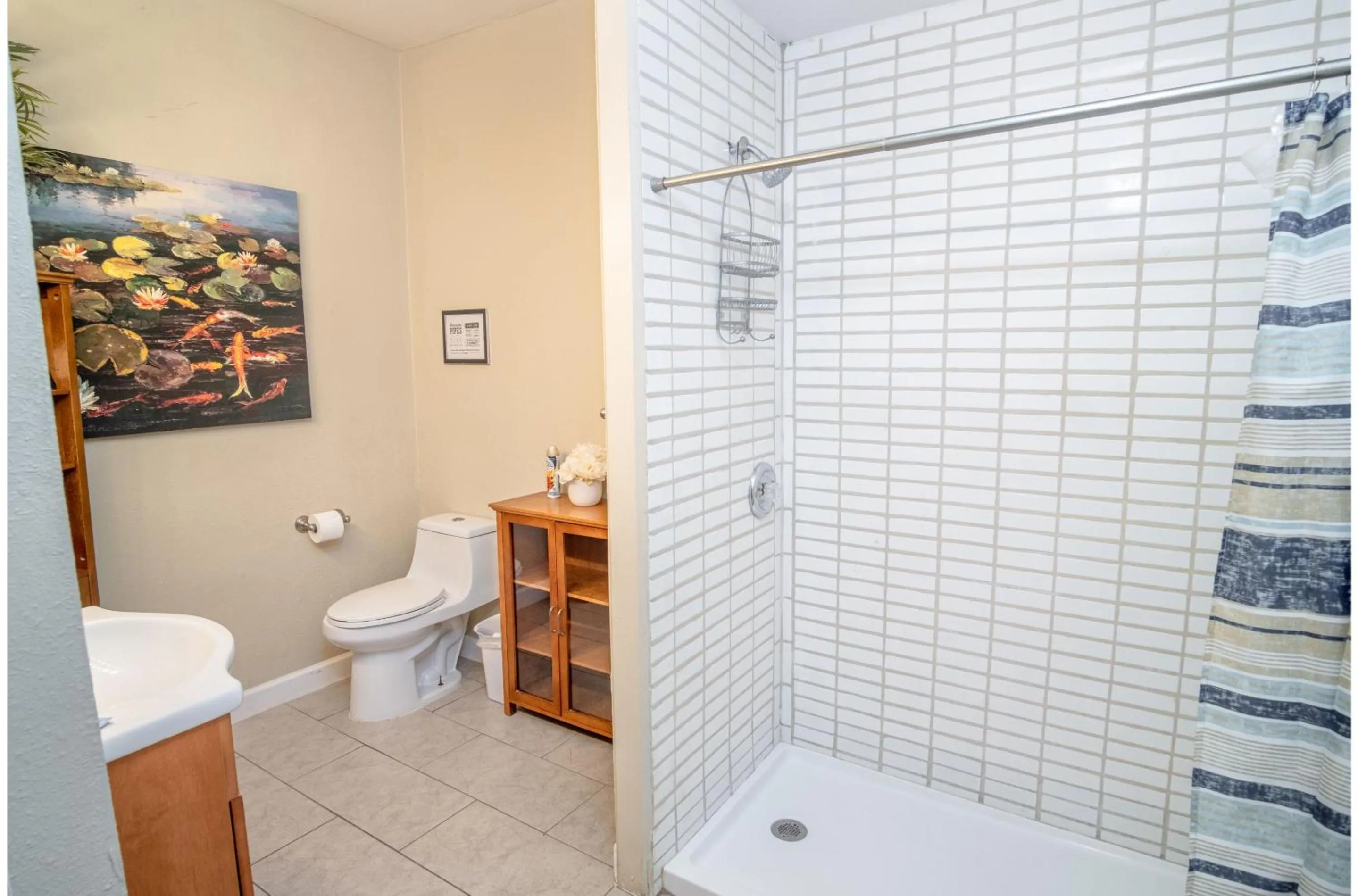 Shower in Florida St Nice Remodeled 3BR/2BA Near Downtown