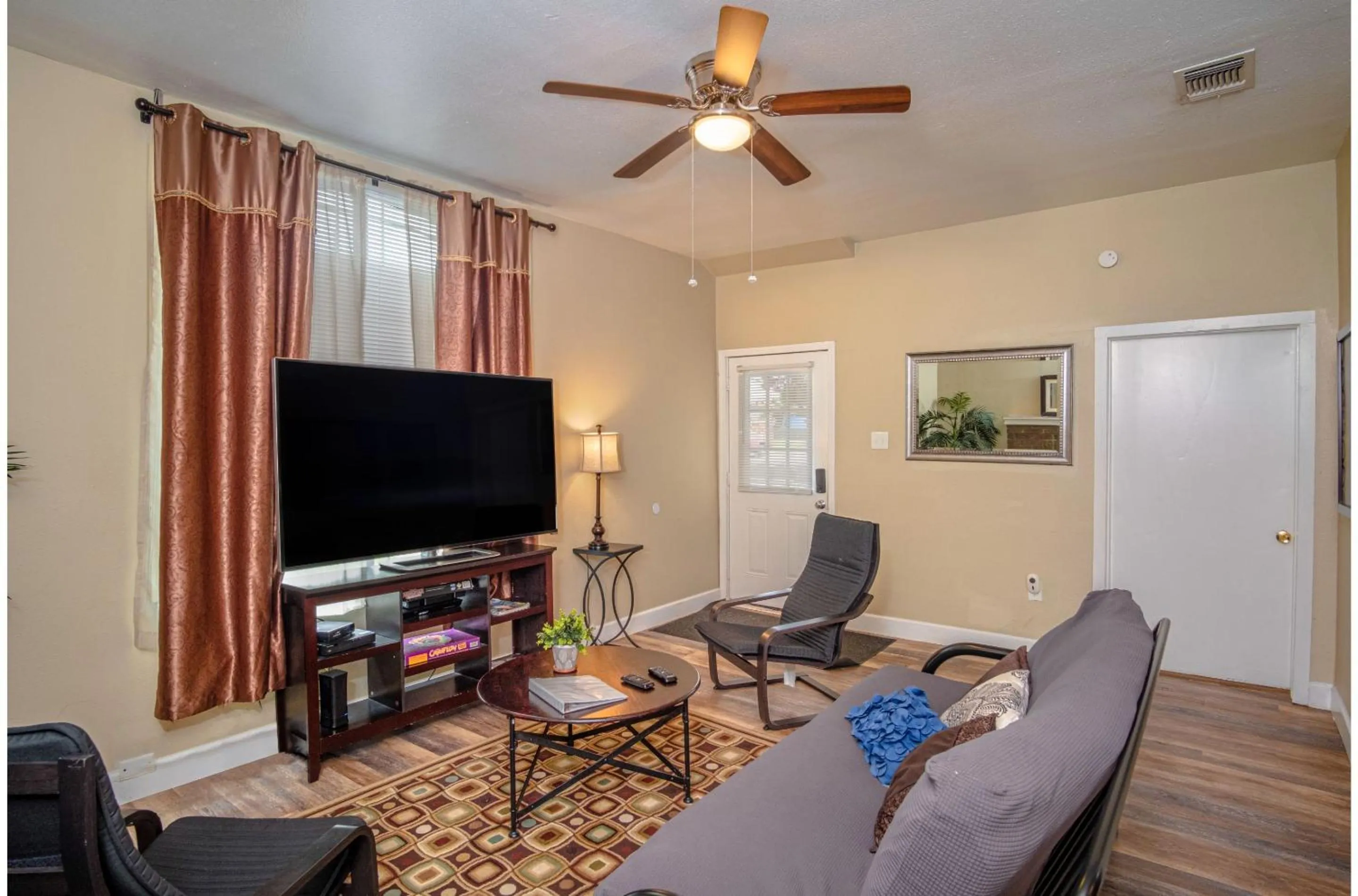 Living room in Florida St Nice Remodeled 3BR/2BA Near Downtown