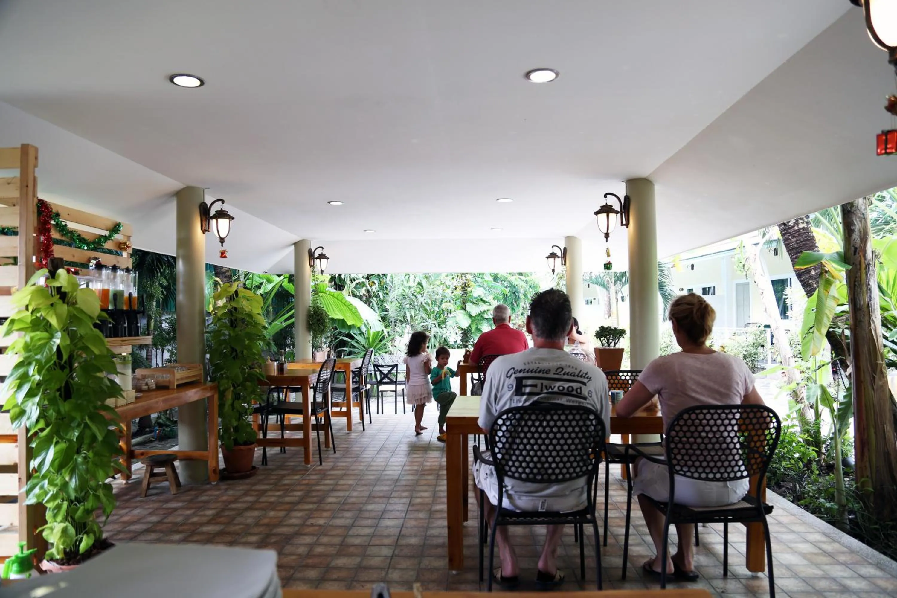 Restaurant/places to eat in Naka Resort