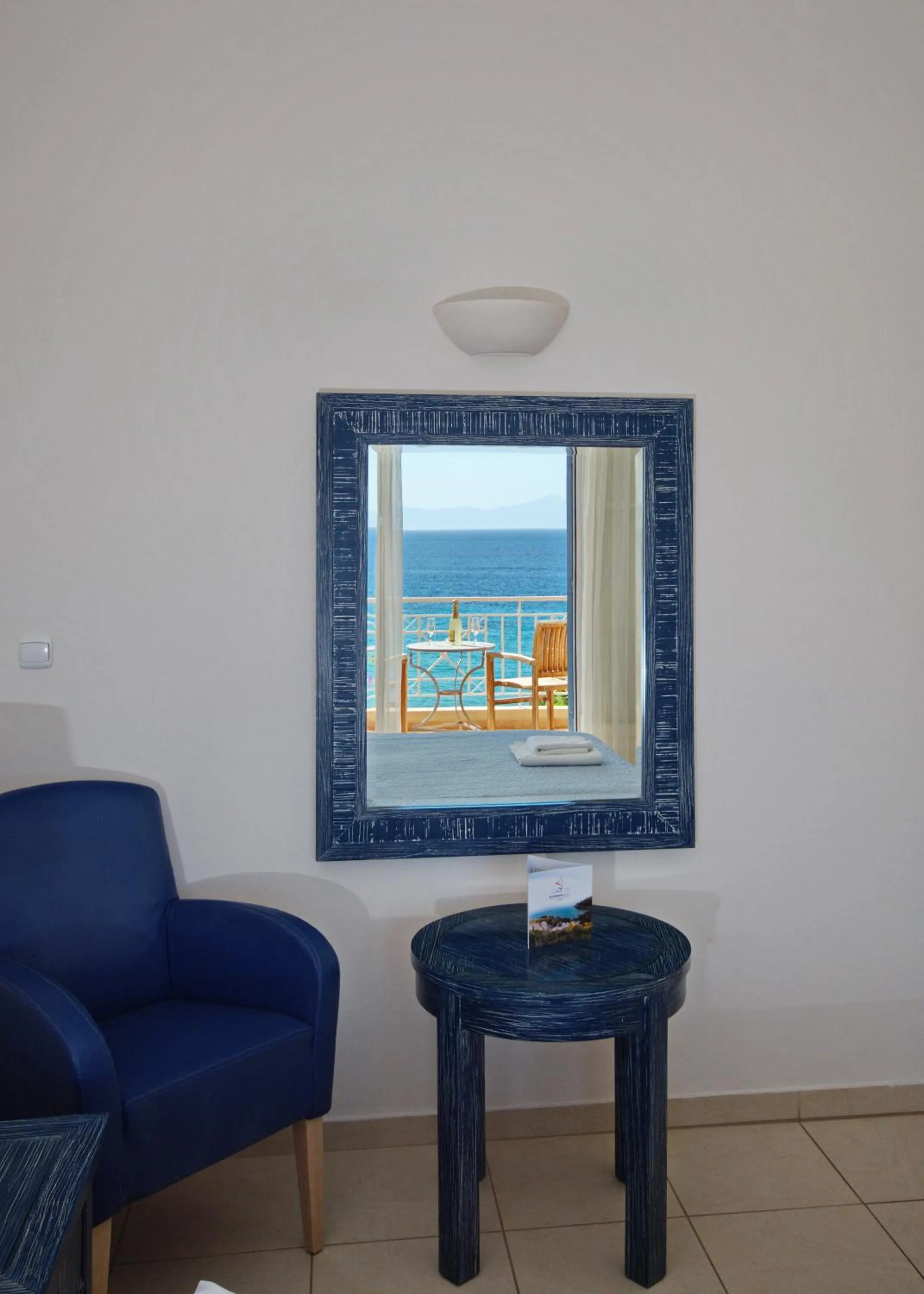 Living room in Alonissos Beach Bungalows And Suites Hotel