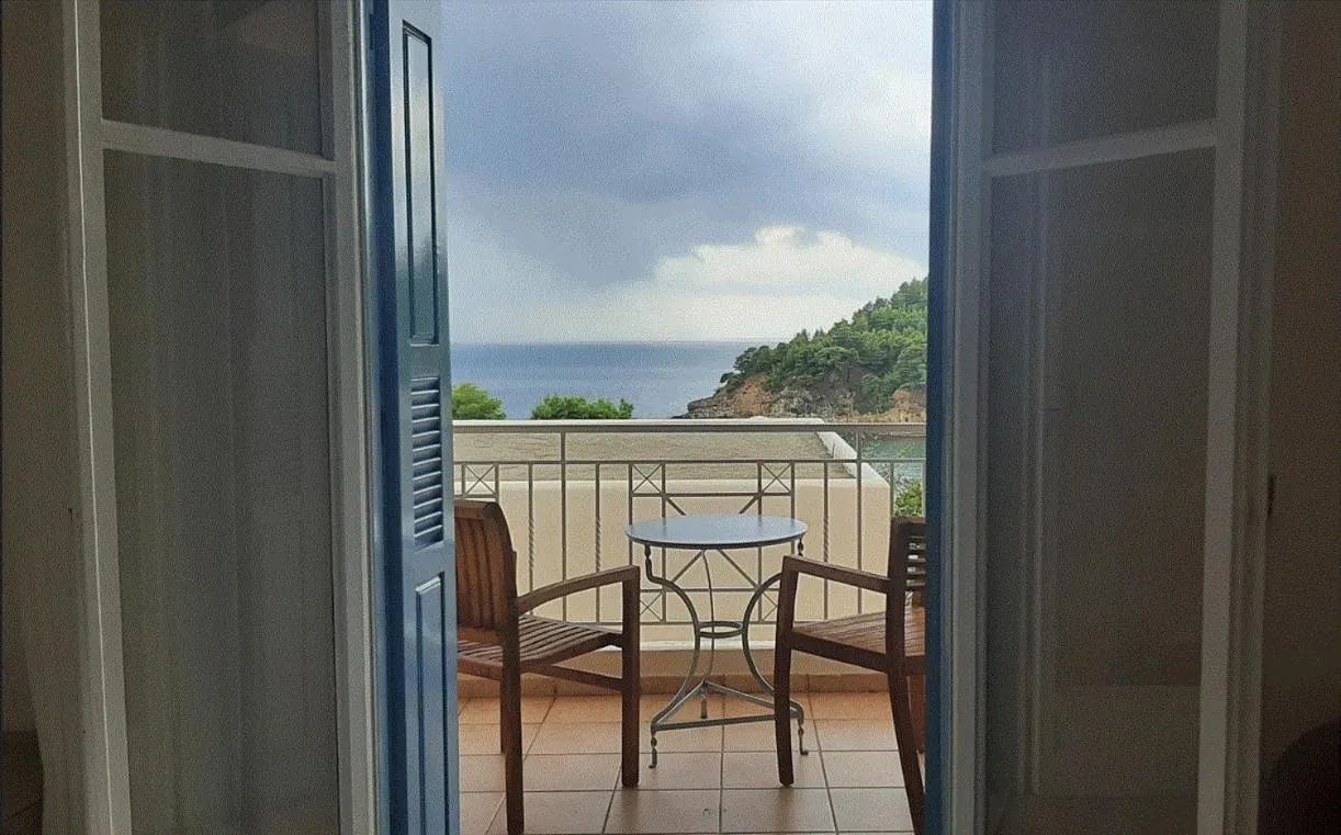 Alonissos Beach Bungalows And Suites Hotel