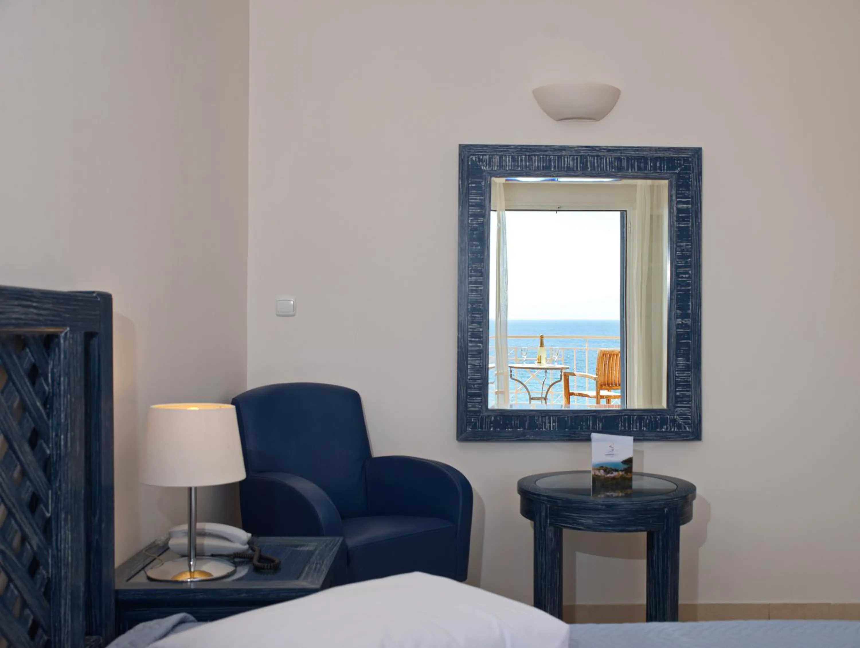 Living room, Bed in Alonissos Beach Bungalows And Suites Hotel