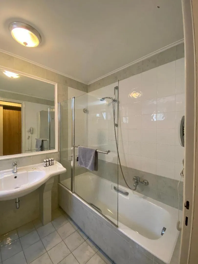 Bathroom in Alonissos Beach Bungalows And Suites Hotel