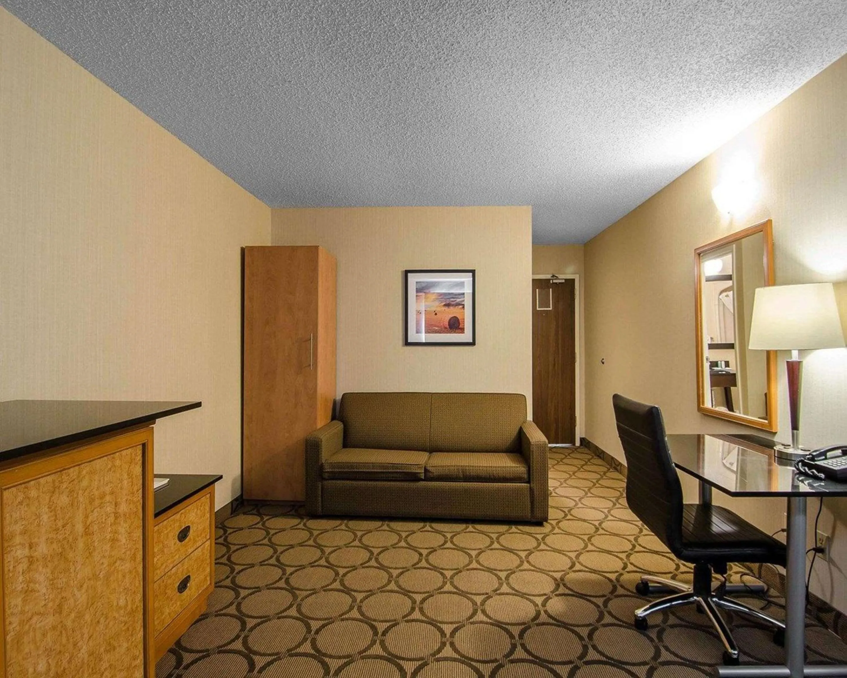 Photo of the whole room in Comfort Inn