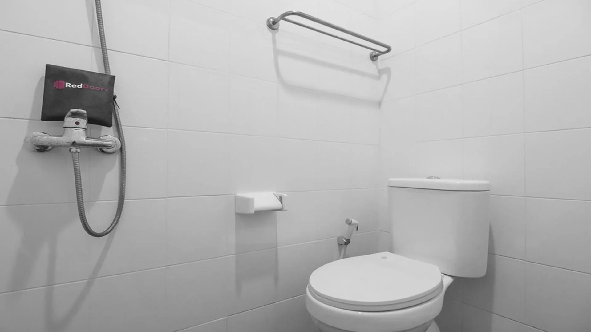 Bathroom in RedDoorz near ITC Mangga Dua