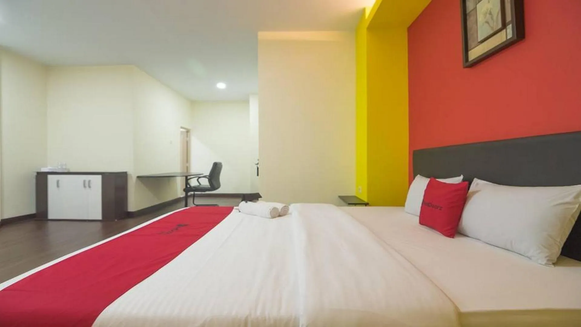 Bedroom, Bed in RedDoorz near ITC Mangga Dua