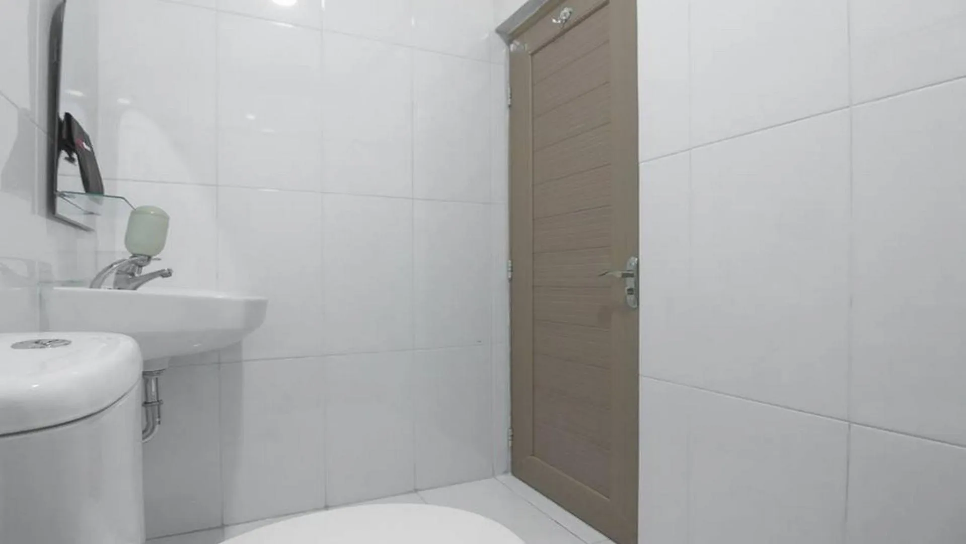 Bathroom in RedDoorz near ITC Mangga Dua