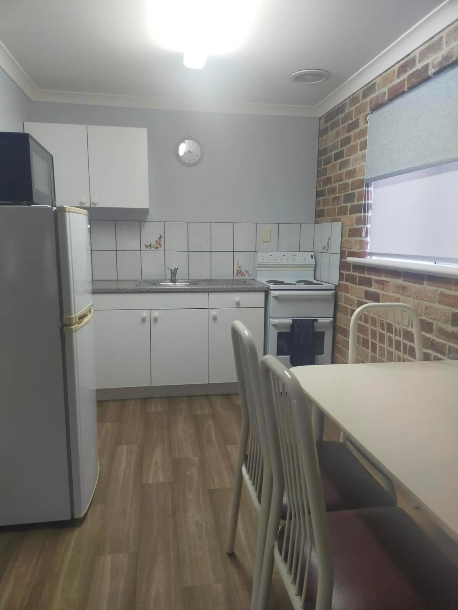 kitchen in Bayview Motel