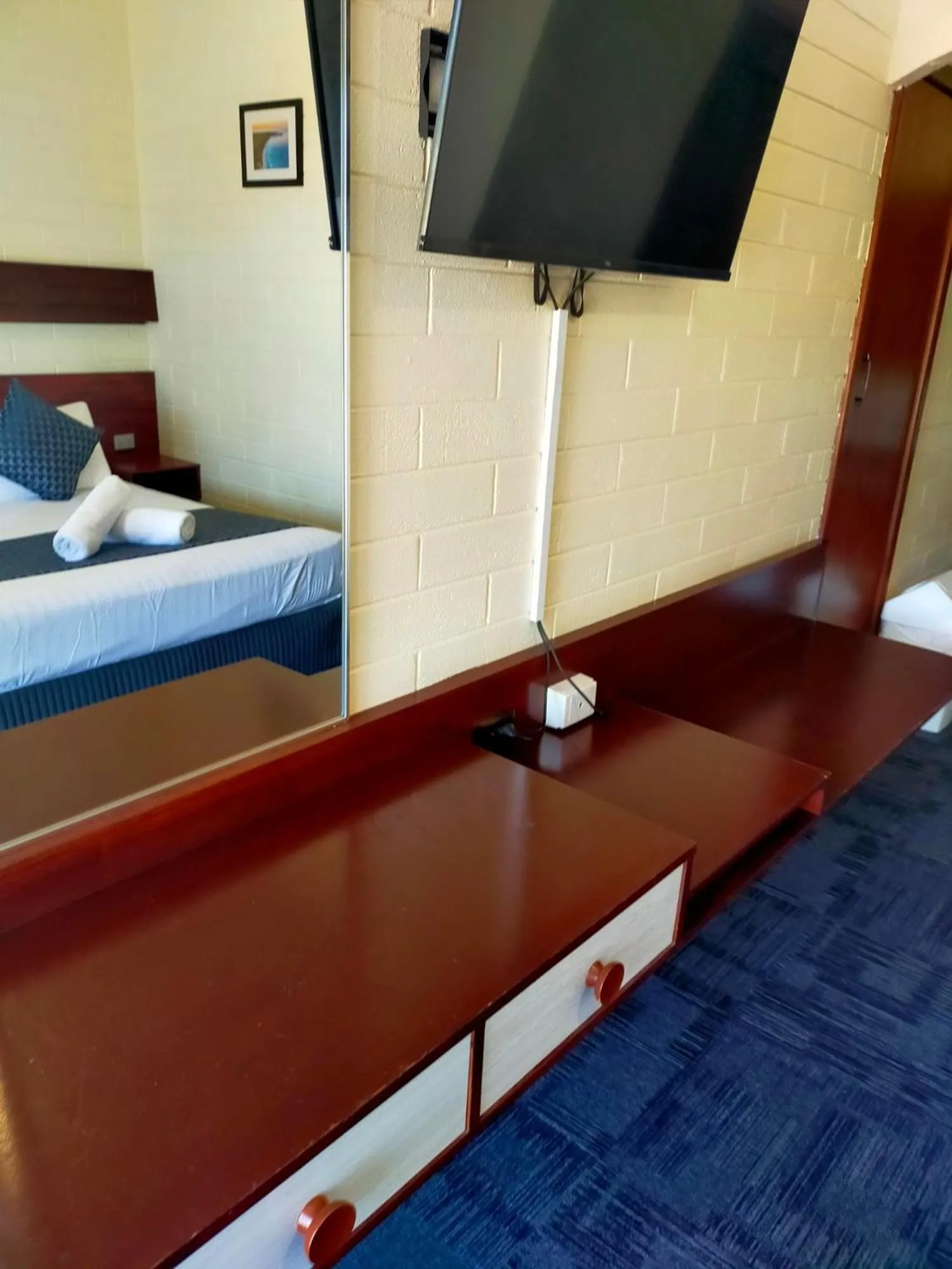 TV and multimedia, Bed in Bayview Motel