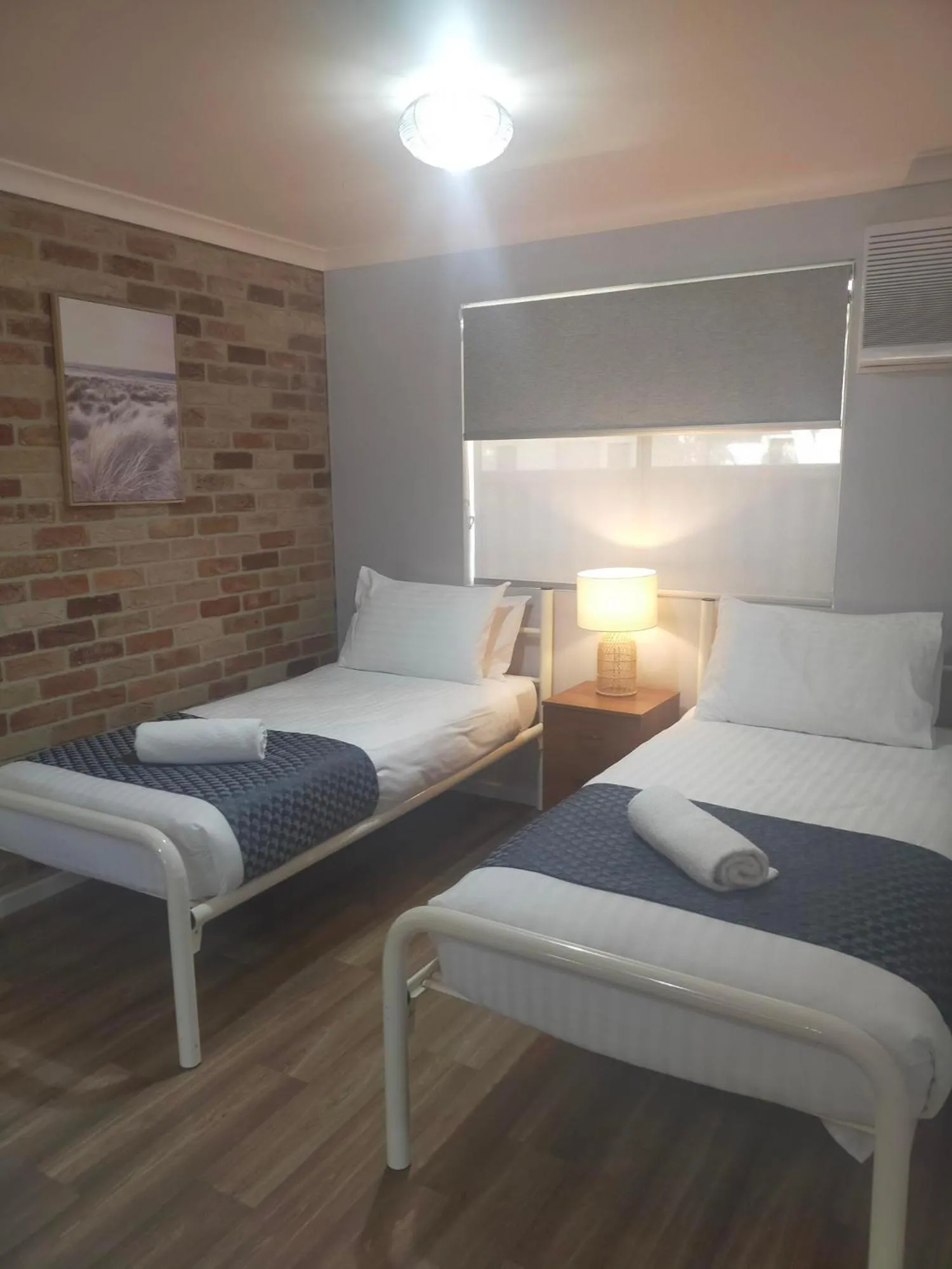 Bed in Bayview Motel