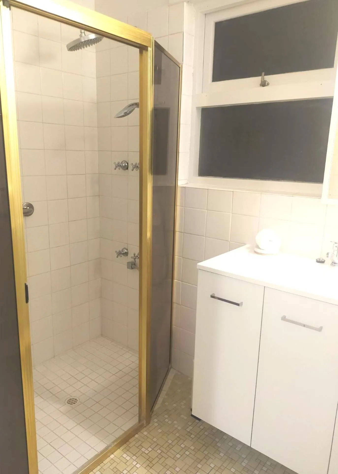 Shower in Bayview Motel