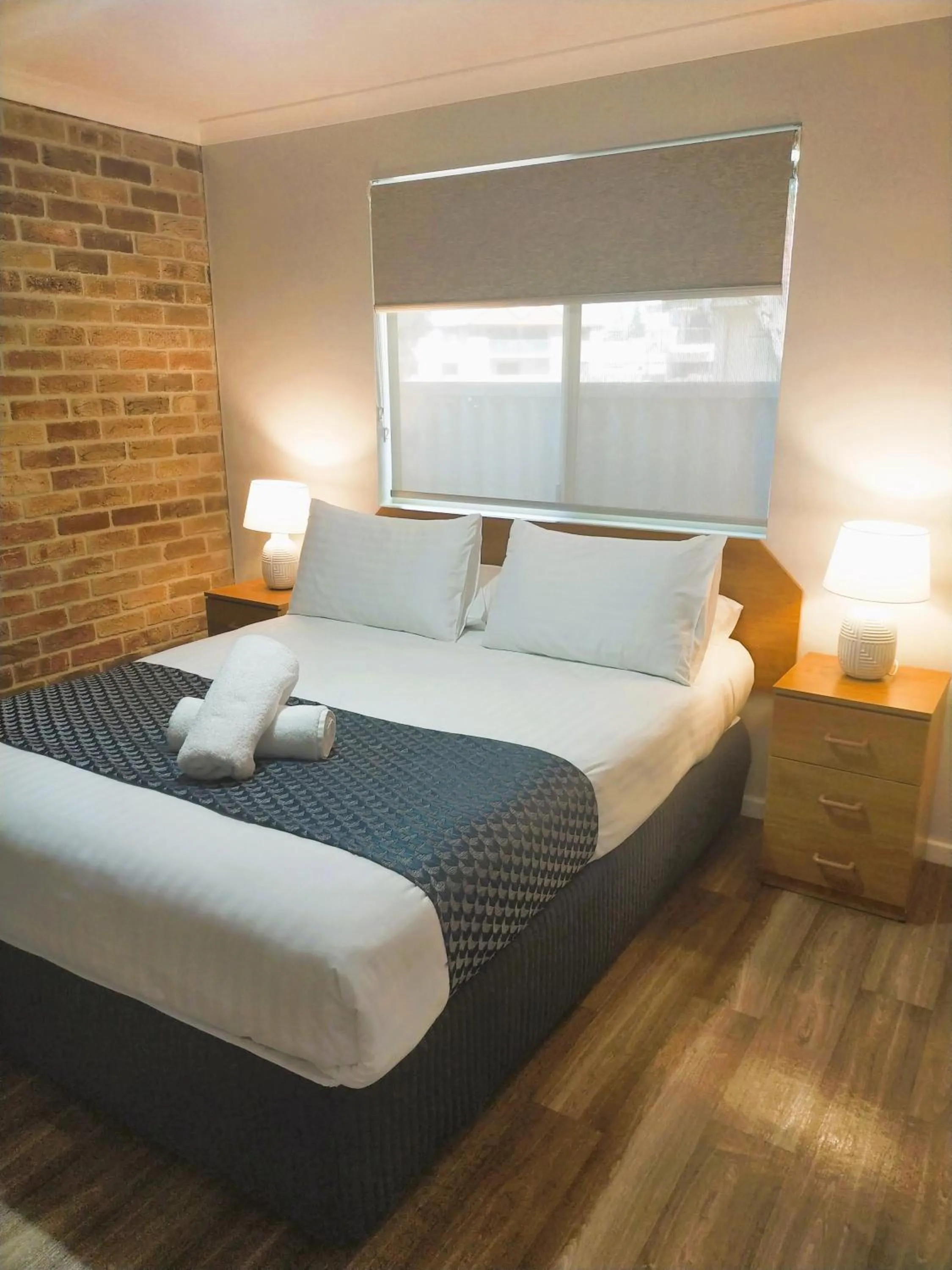 Bed in Bayview Motel