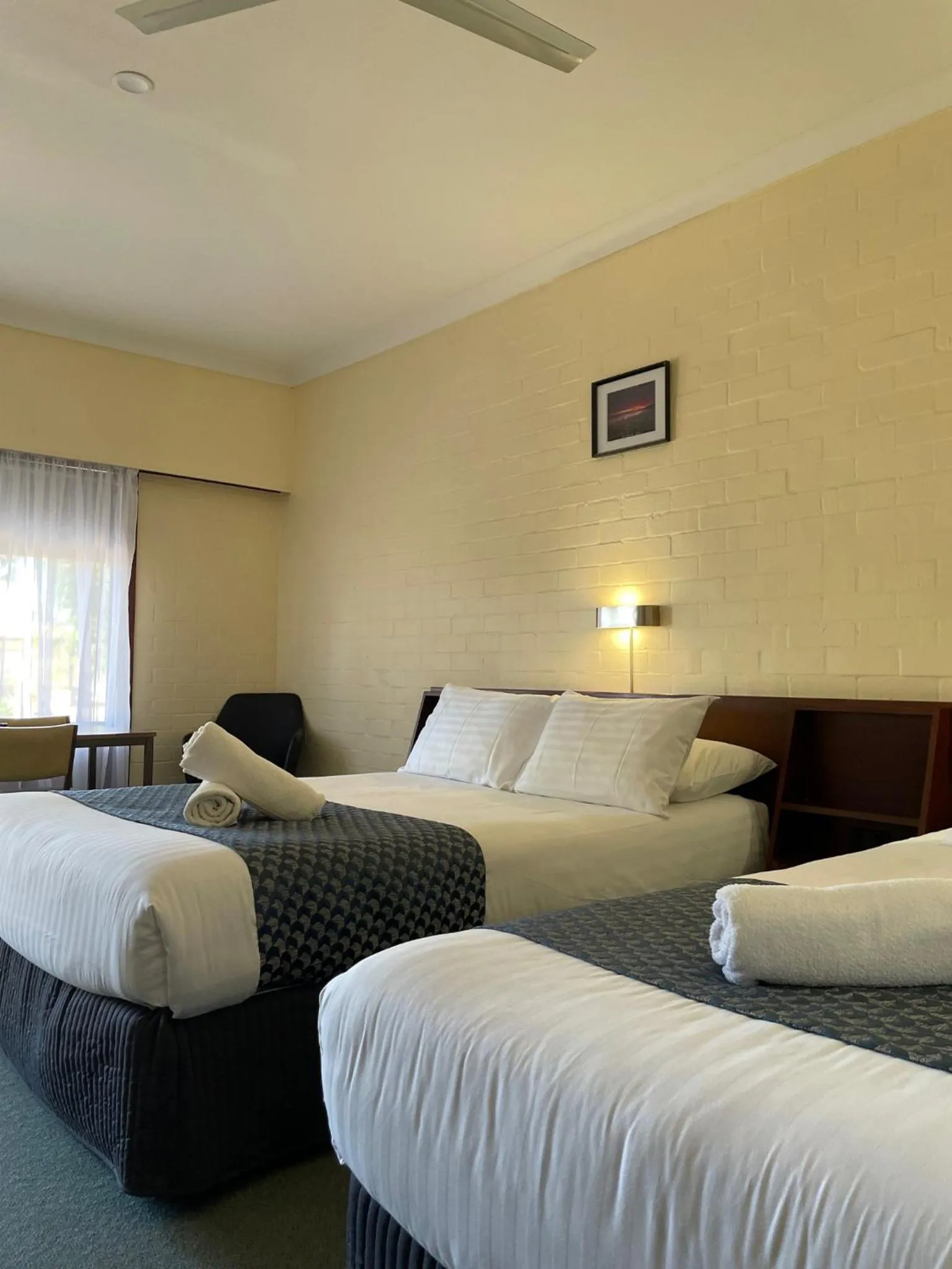 Bed in Bayview Motel