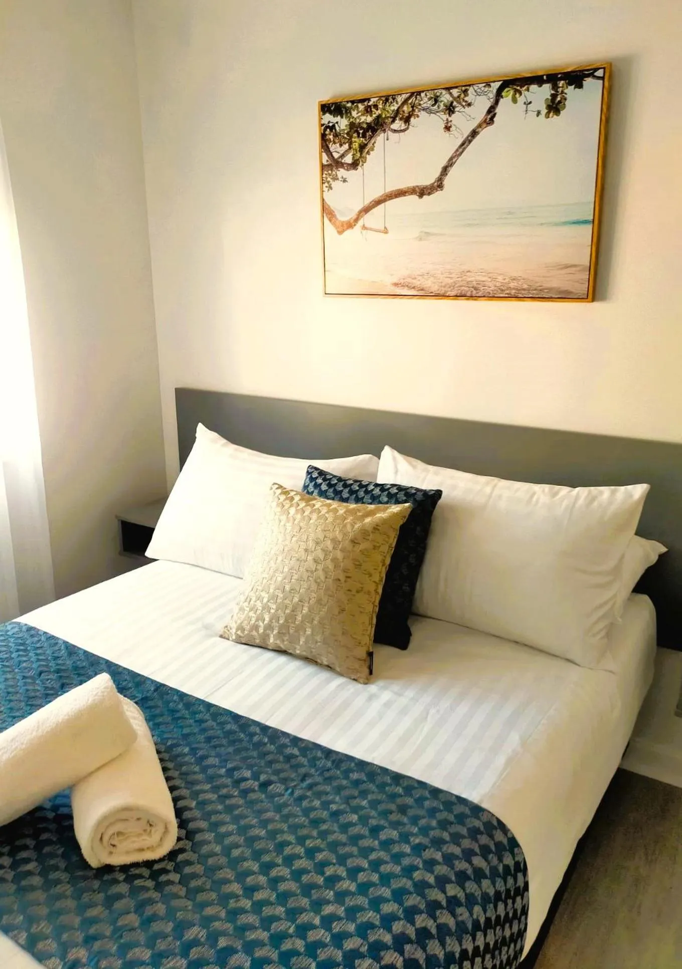 Bed in Bayview Motel