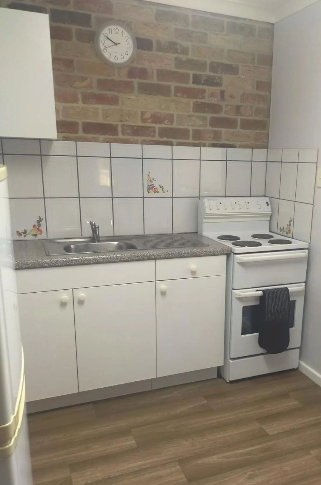 oven in Bayview Motel