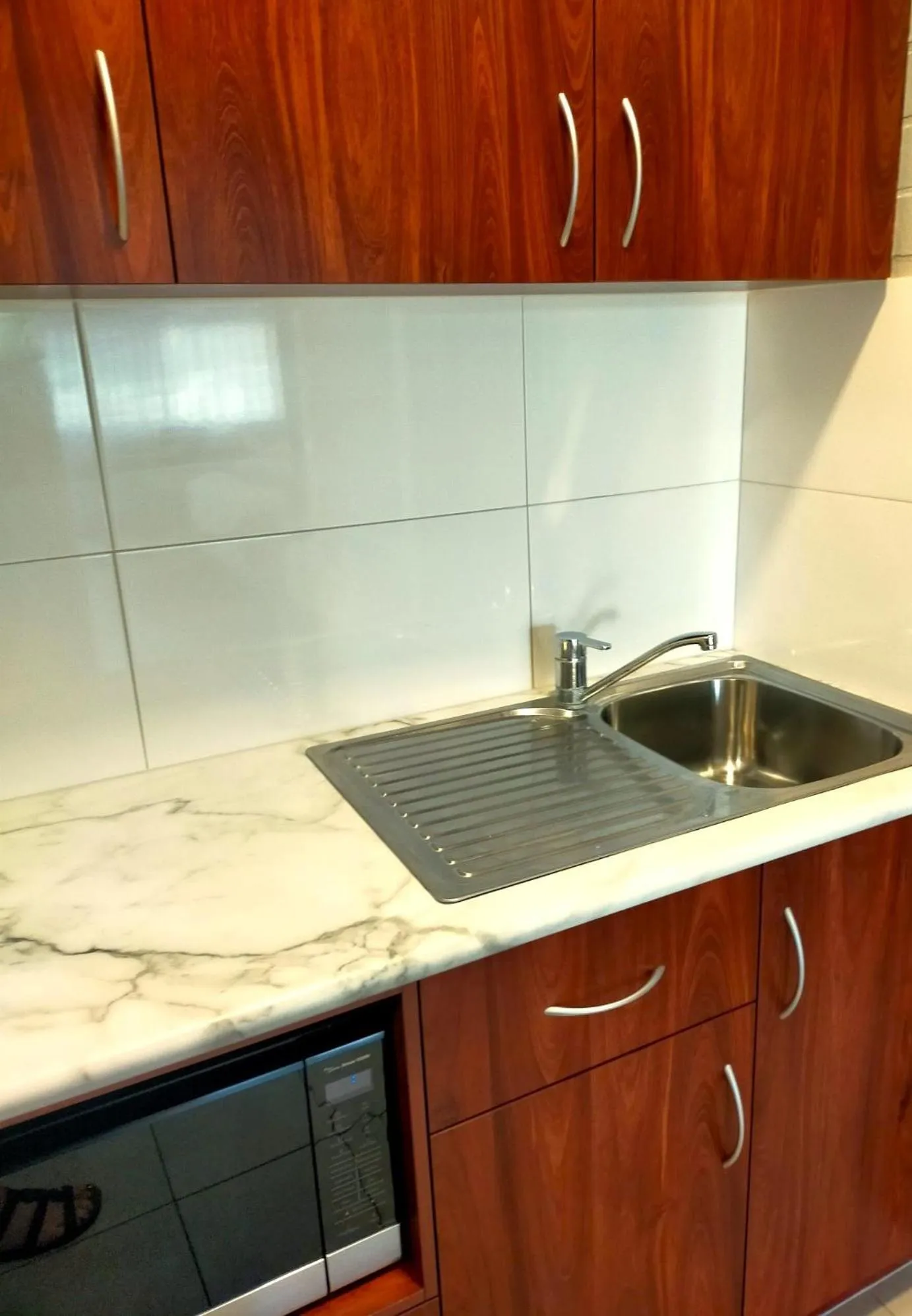 Kitchen or kitchenette in Bayview Motel